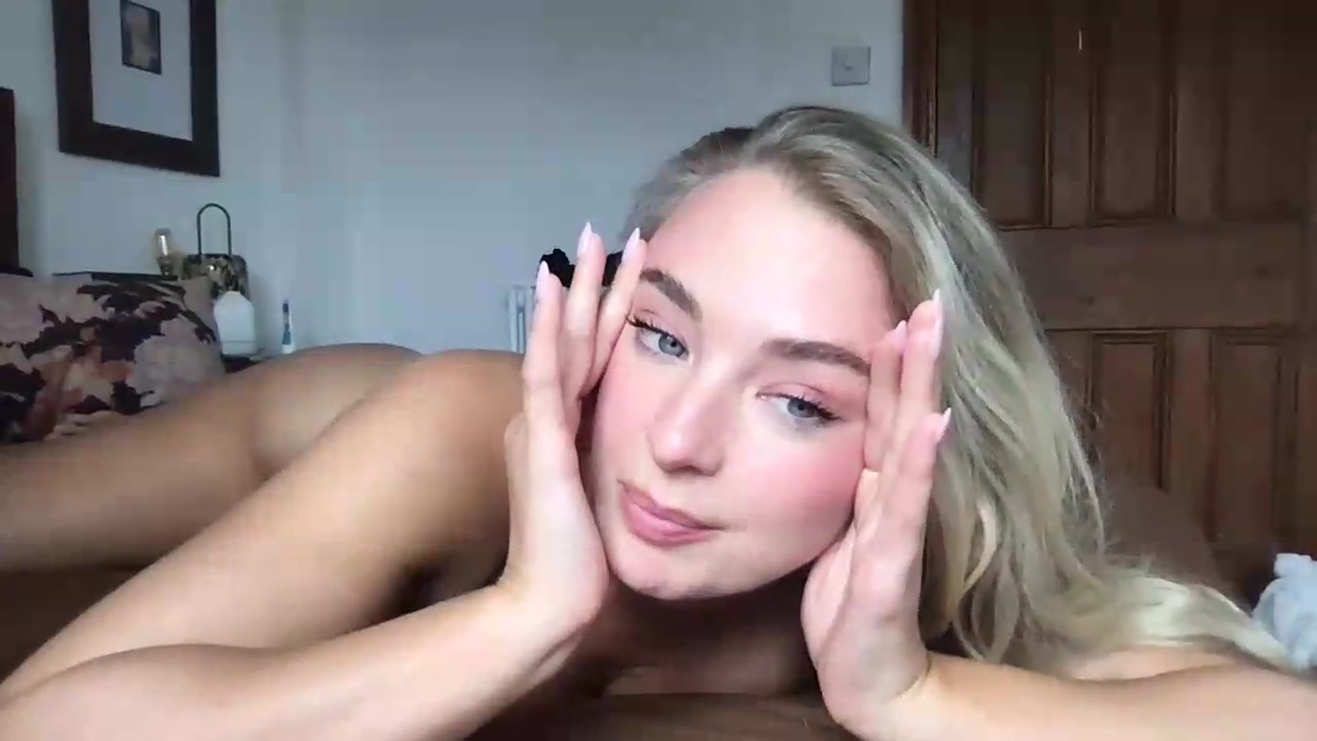 Gallery image thumbnail from Rosiegirl333's myfreecams stream on, 08/24/2026, 12:47 image 20 of 20
