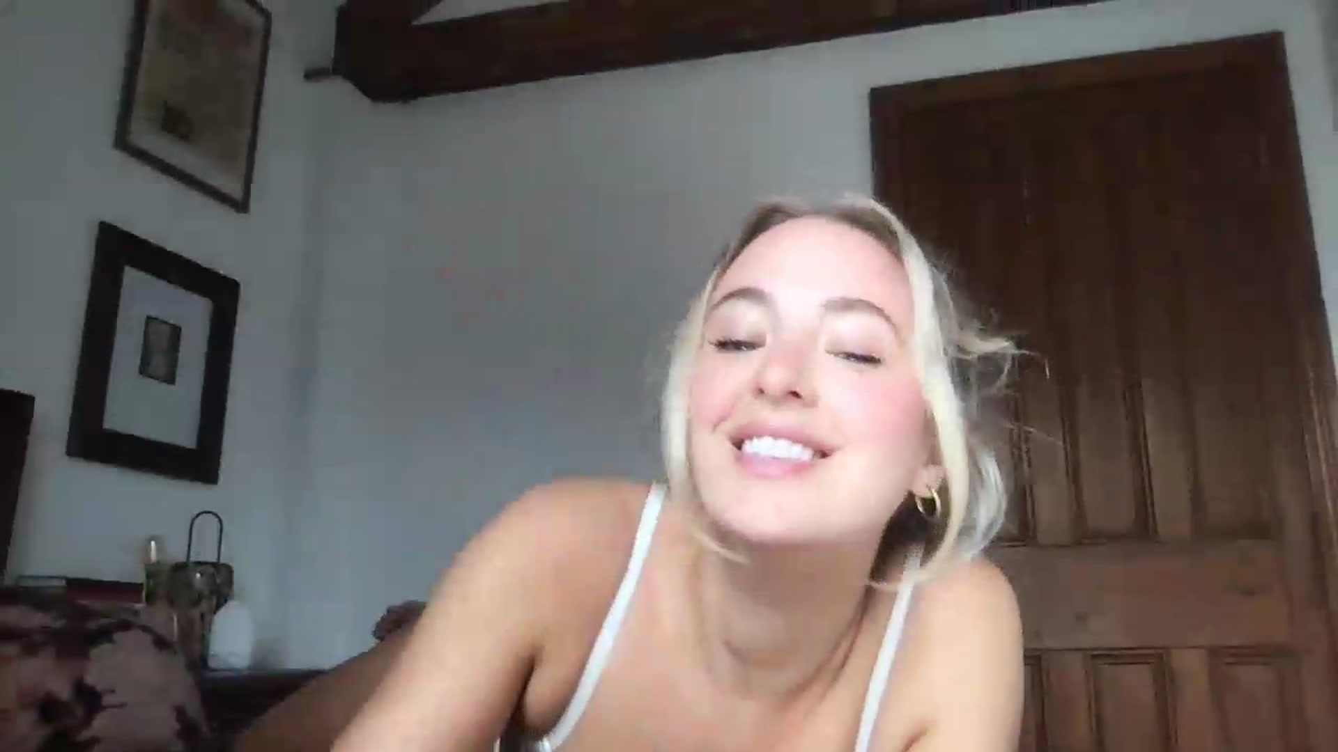 Gallery image thumbnail from Rosiegirl333's myfreecams stream on, 09/01/2026, 12:31 image 7 of 20