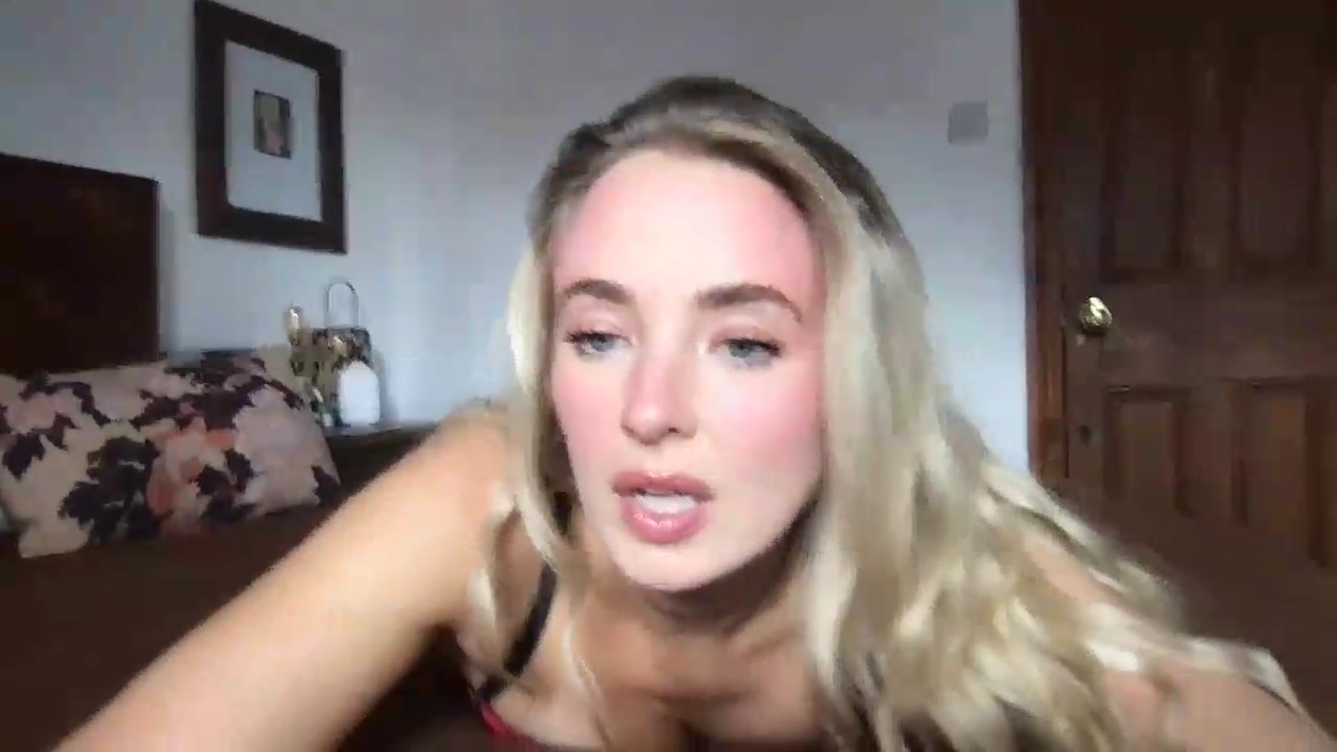 Gallery image thumbnail from Rosiegirl333's myfreecams stream on, 09/15/2026, 12:14 image 10 of 20