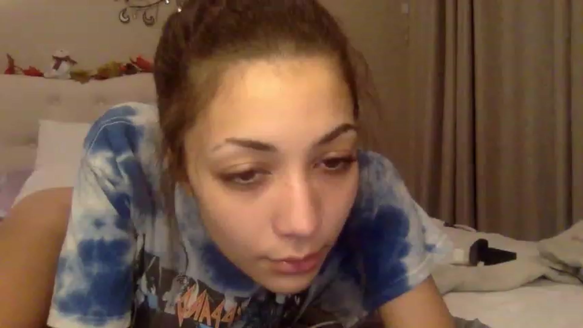 Gallery image thumbnail from Rosiexluv22's myfreecams stream on, 12/27/2022, 09:00 image 7 of 20