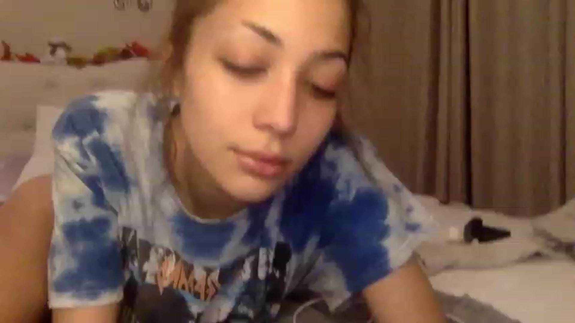 Gallery image thumbnail from Rosiexluv22's myfreecams stream on, 12/27/2022, 09:00 image 6 of 20