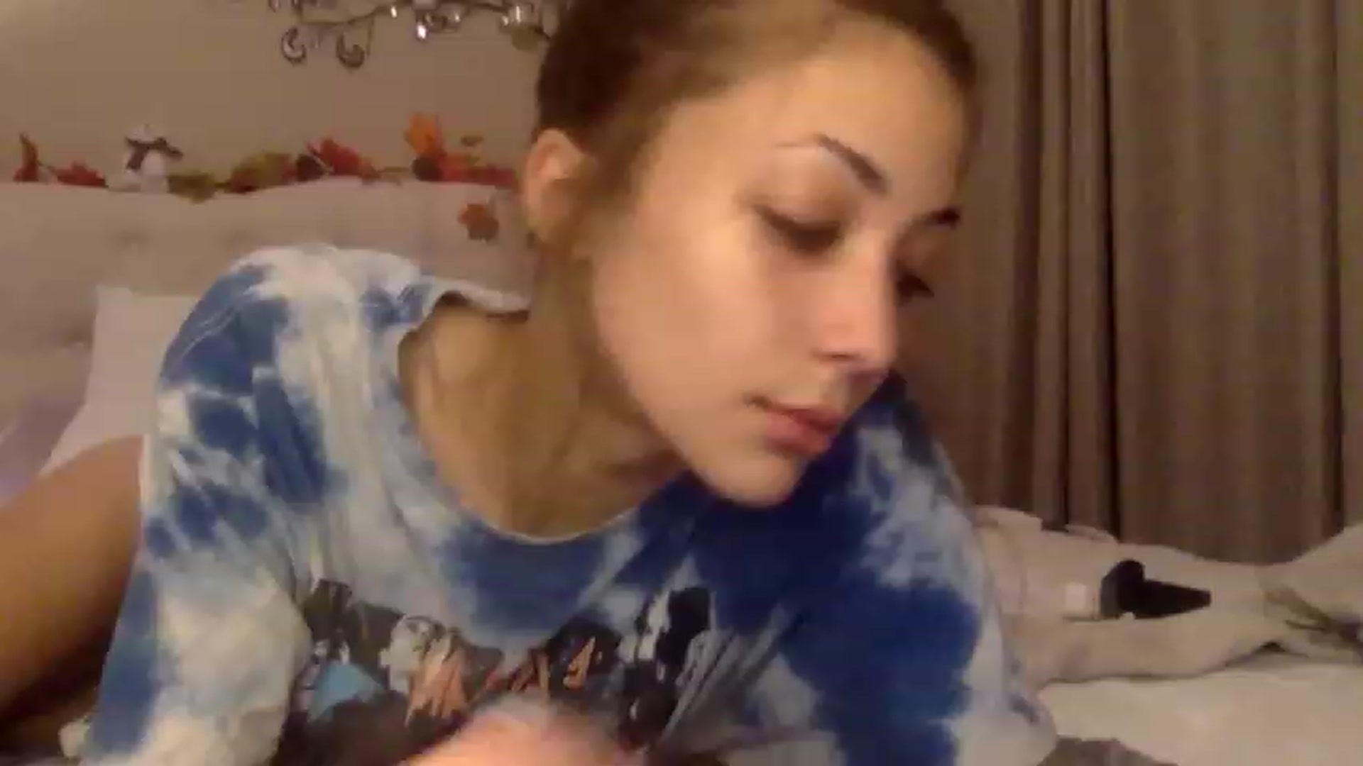 Gallery image thumbnail from Rosiexluv22's myfreecams stream on, 12/27/2022, 09:00 image 3 of 20