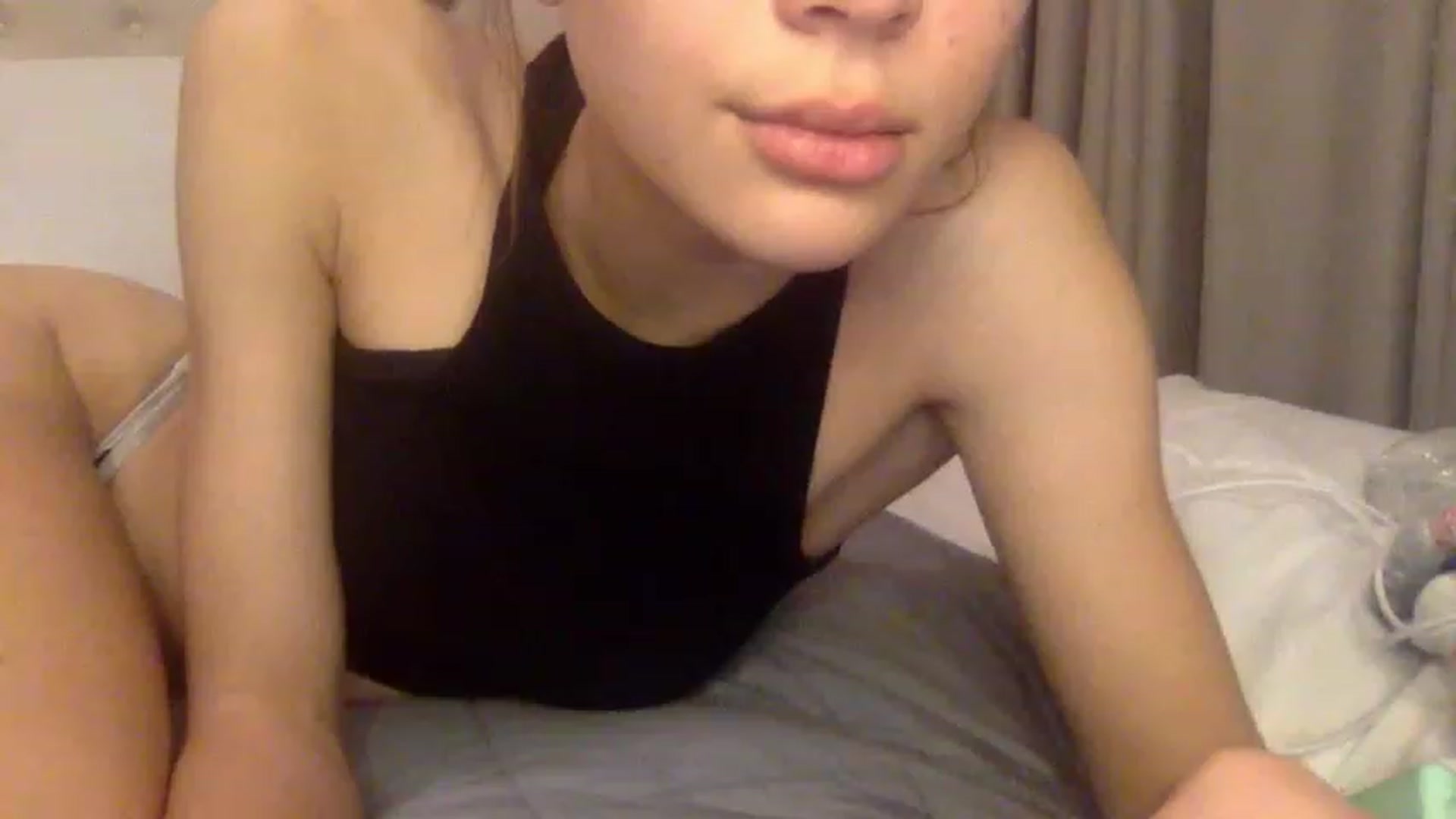 Gallery image thumbnail from Rosiexluv22's myfreecams stream on, 12/29/2022, 09:30 image 17 of 20