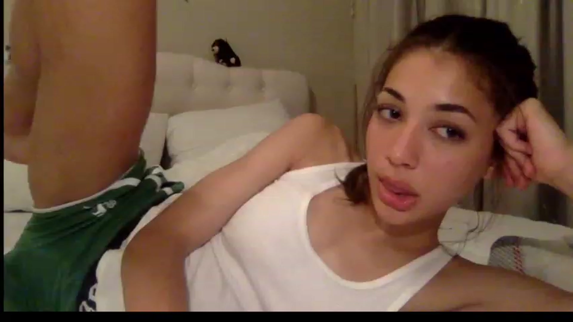 Gallery image thumbnail from Rosiexluv22's myfreecams stream on, 05/31/2023, 06:16 image 5 of 20