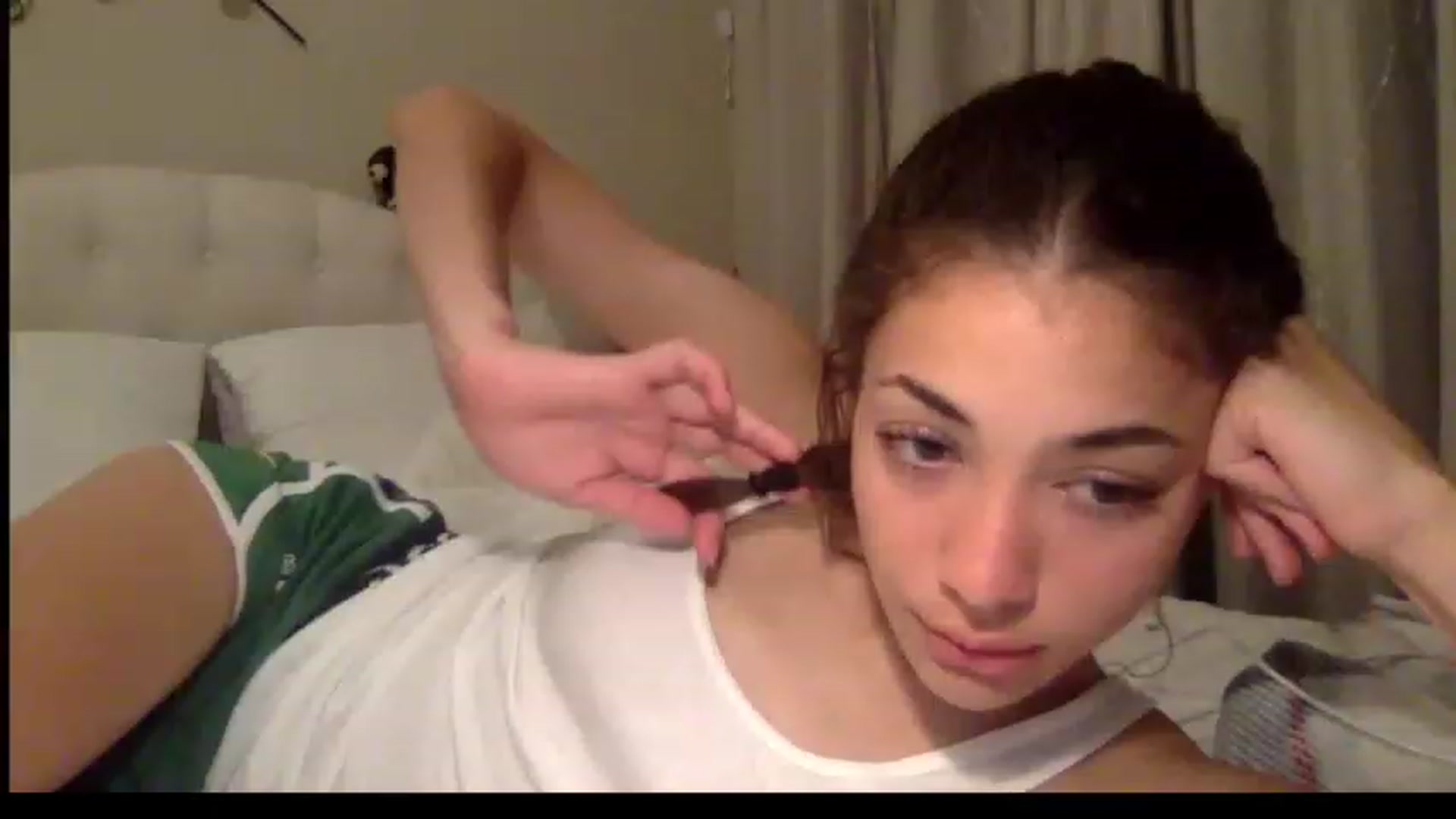 Gallery image thumbnail from Rosiexluv22's myfreecams stream on, 05/31/2023, 08:03 image 13 of 20