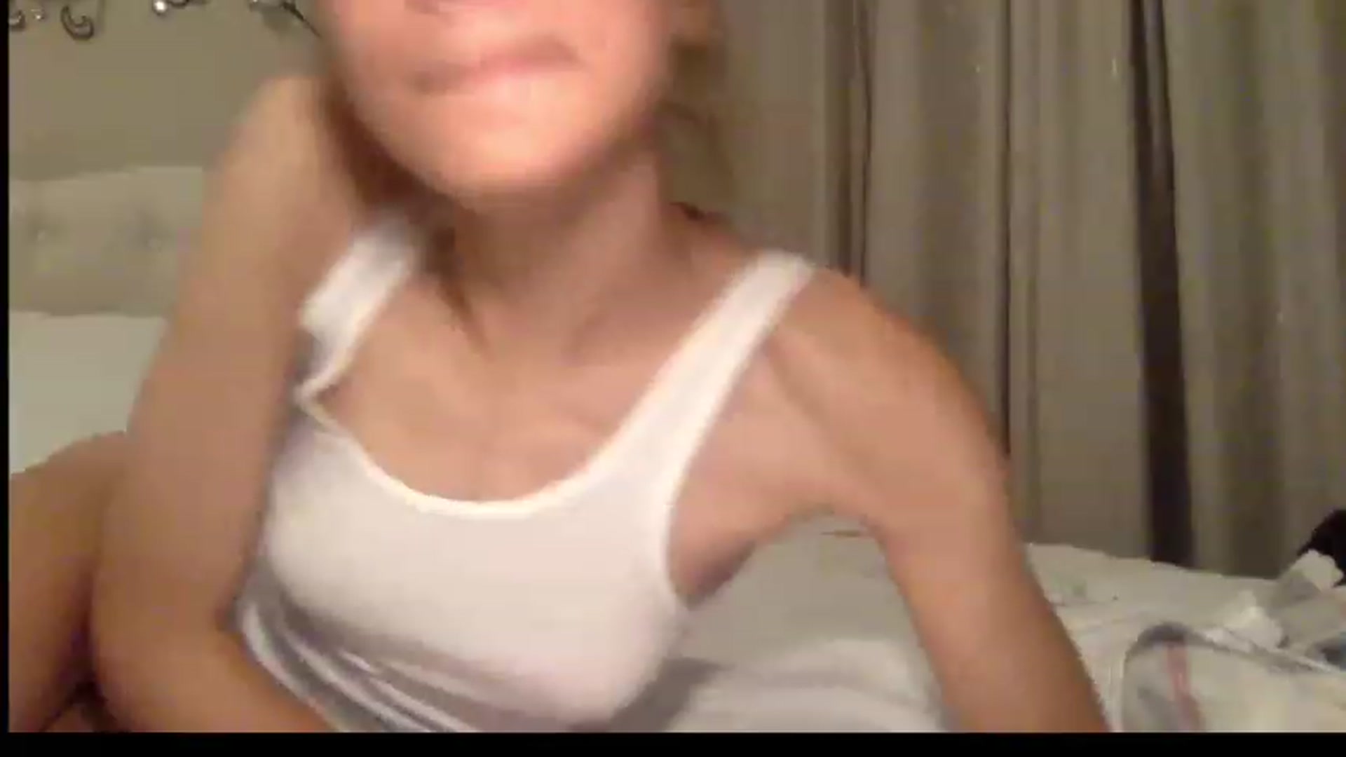 Gallery image thumbnail from Rosiexluv22's myfreecams stream on, 05/31/2023, 08:03 image 7 of 20