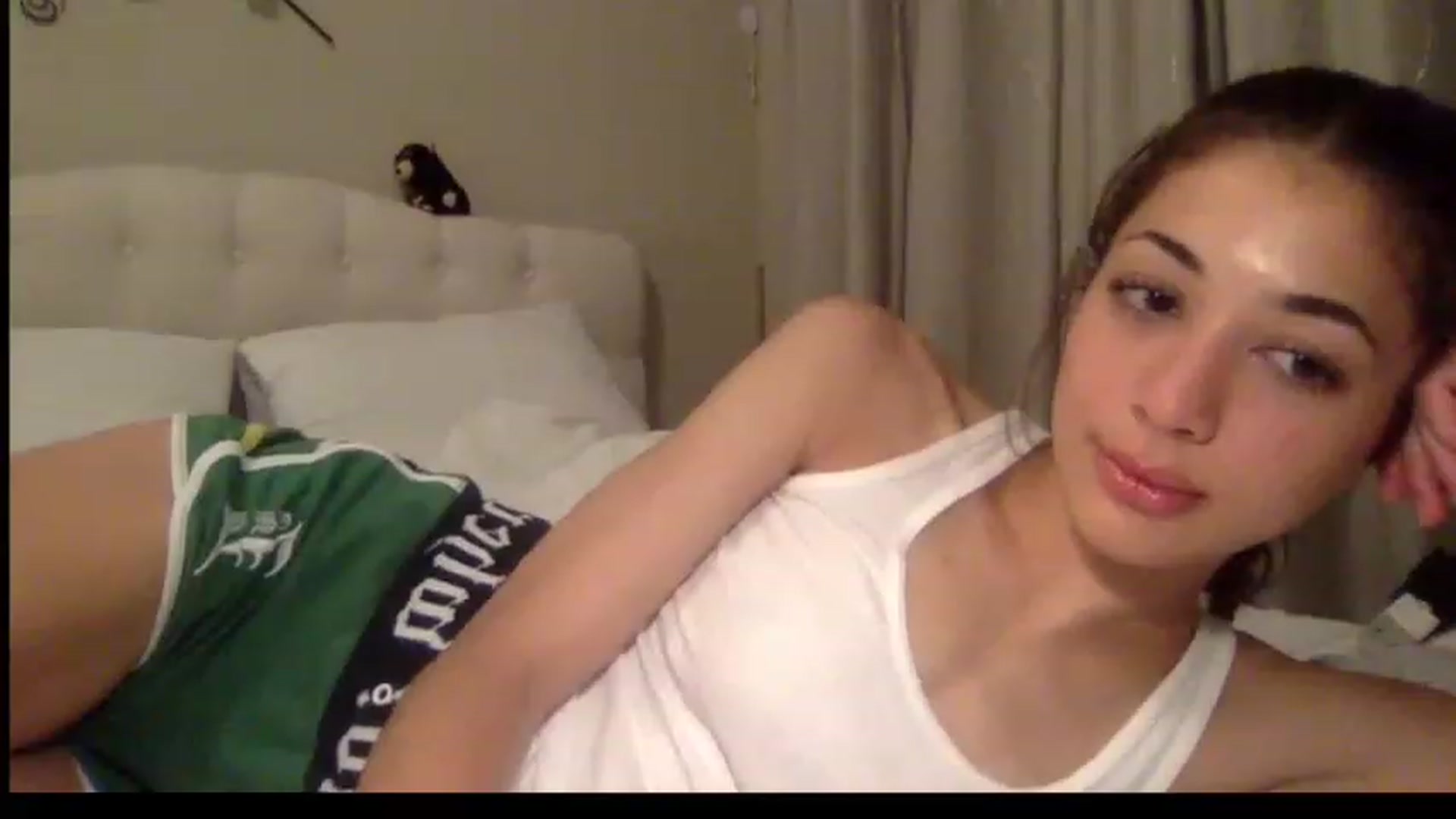 Gallery image thumbnail from Rosiexluv22's myfreecams stream on, 05/31/2023, 08:03 image 10 of 20