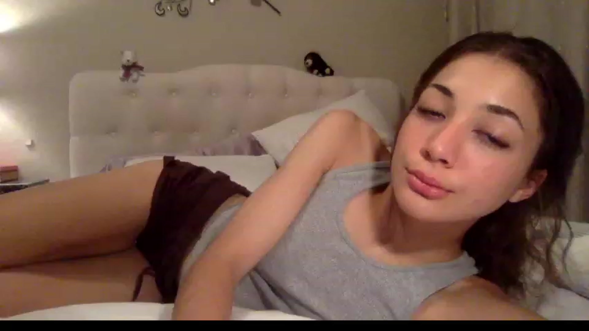 Gallery image thumbnail from Rosiexluv22's myfreecams stream on, 06/01/2023, 09:58 image 12 of 20