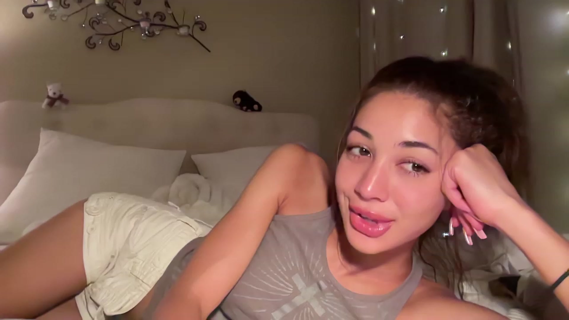 Gallery image thumbnail from Rosiexluv22's myfreecams stream on, 07/10/2023, 08:11 image 20 of 20