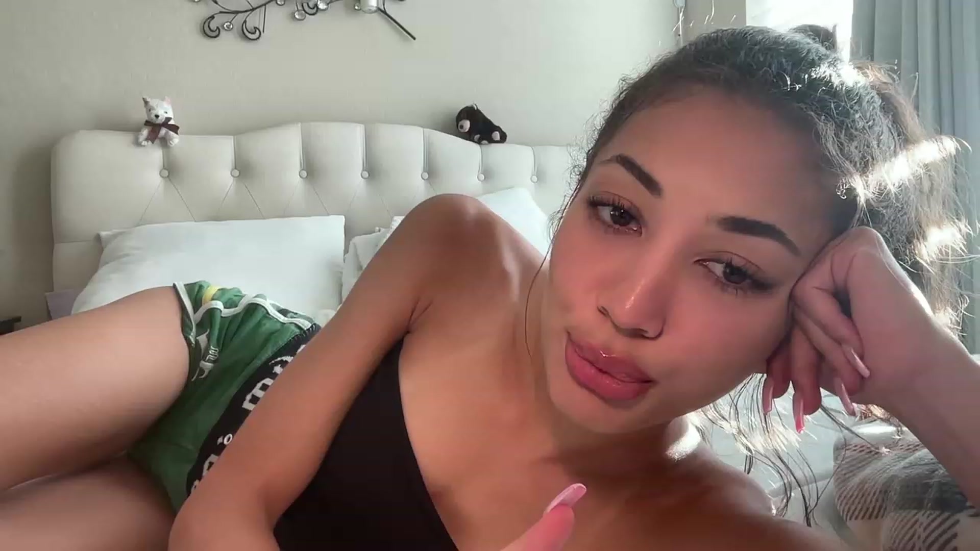 Gallery image thumbnail from Rosiexluv22's myfreecams stream on, 07/11/2023, 02:03 image 5 of 20