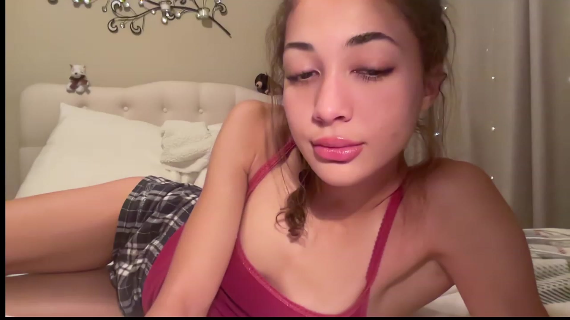 Gallery image thumbnail from Rosiexluv22's myfreecams stream on, 07/19/2023, 04:37 image 20 of 20