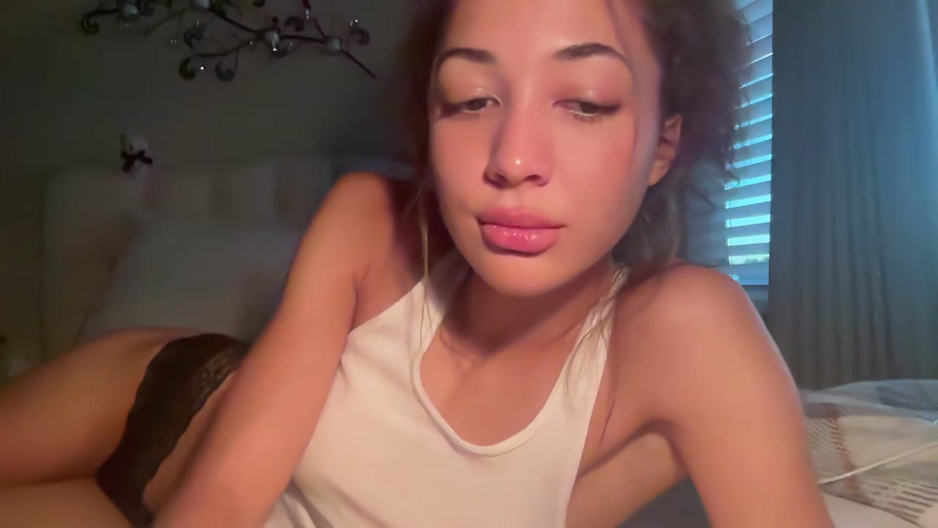 Gallery image thumbnail from Rosiexluv22's myfreecams stream on, 07/20/2023, 03:04 image 20 of 20