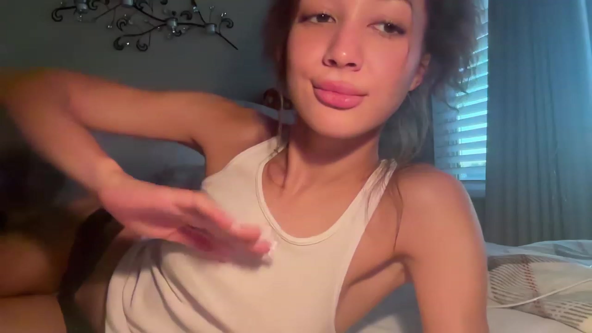 Gallery image thumbnail from Rosiexluv22's myfreecams stream on, 07/20/2023, 03:04 image 11 of 20