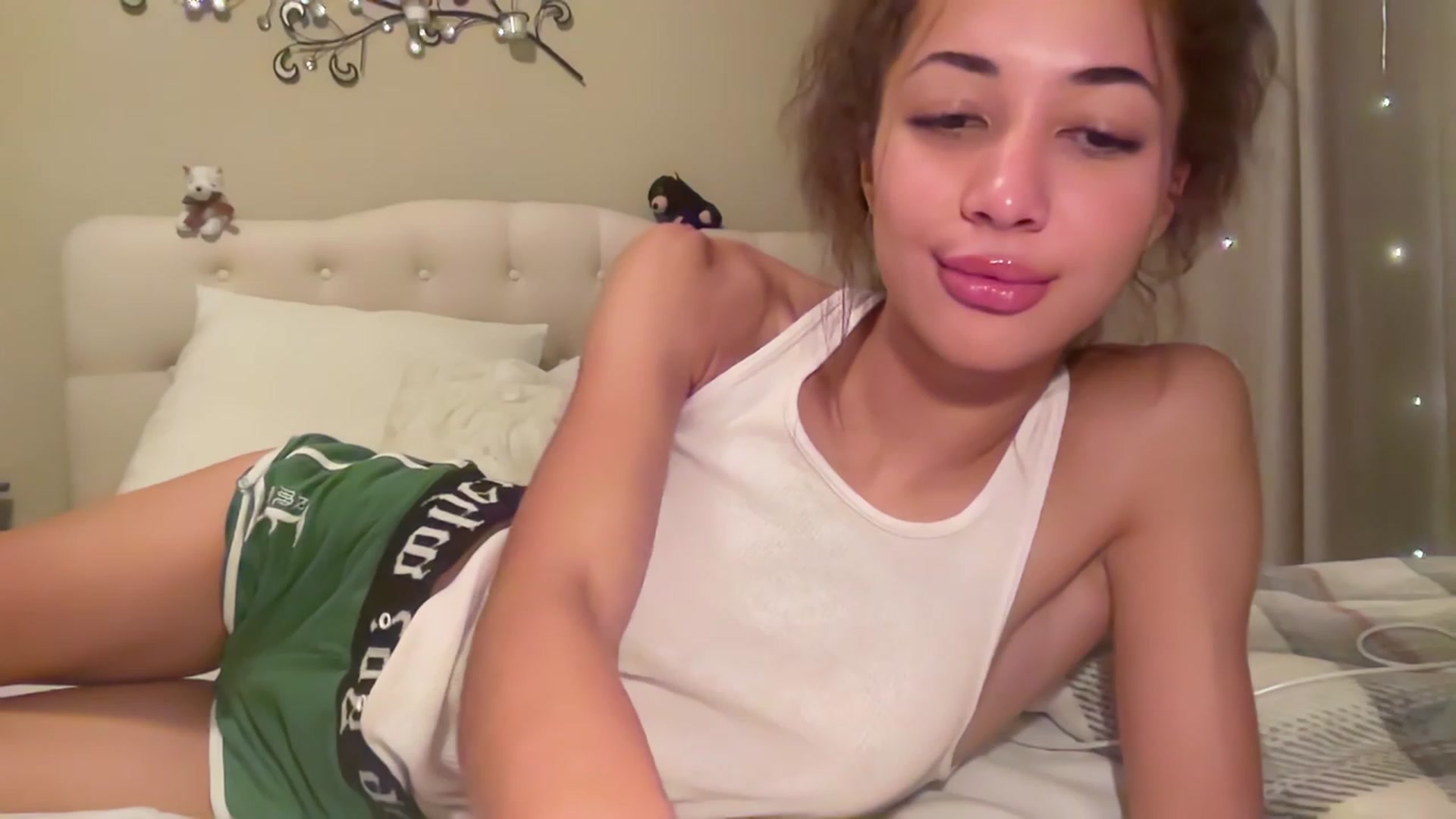 Gallery image thumbnail from Rosiexluv22's myfreecams stream on, 07/20/2023, 04:12 image 3 of 20