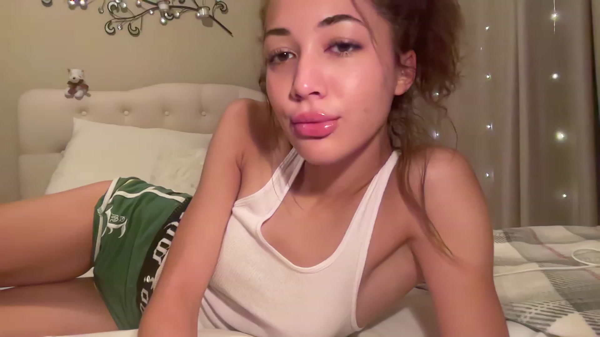 Gallery image thumbnail from Rosiexluv22's myfreecams stream on, 07/20/2023, 04:12 image 18 of 20