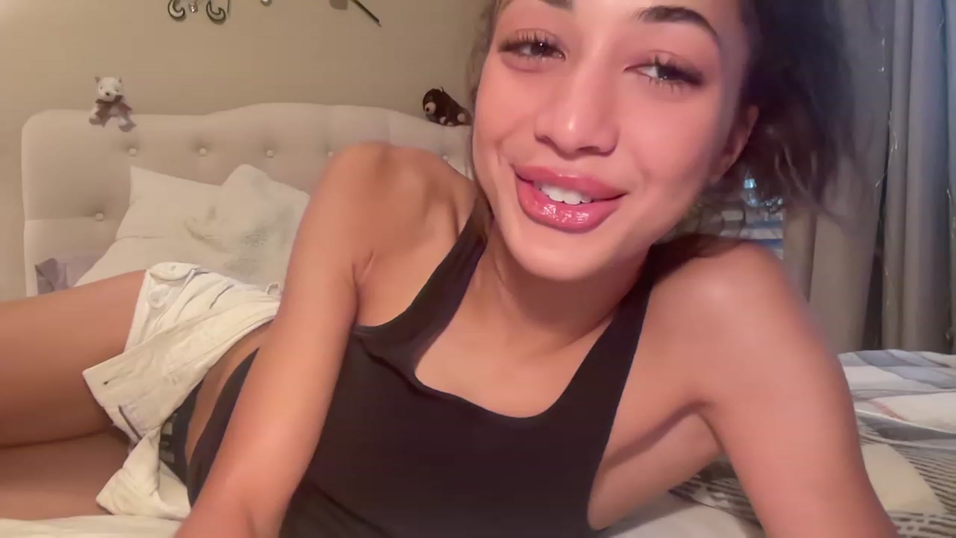 Gallery image thumbnail from Rosiexluv22's myfreecams stream on, 07/23/2023, 03:13 image 11 of 20