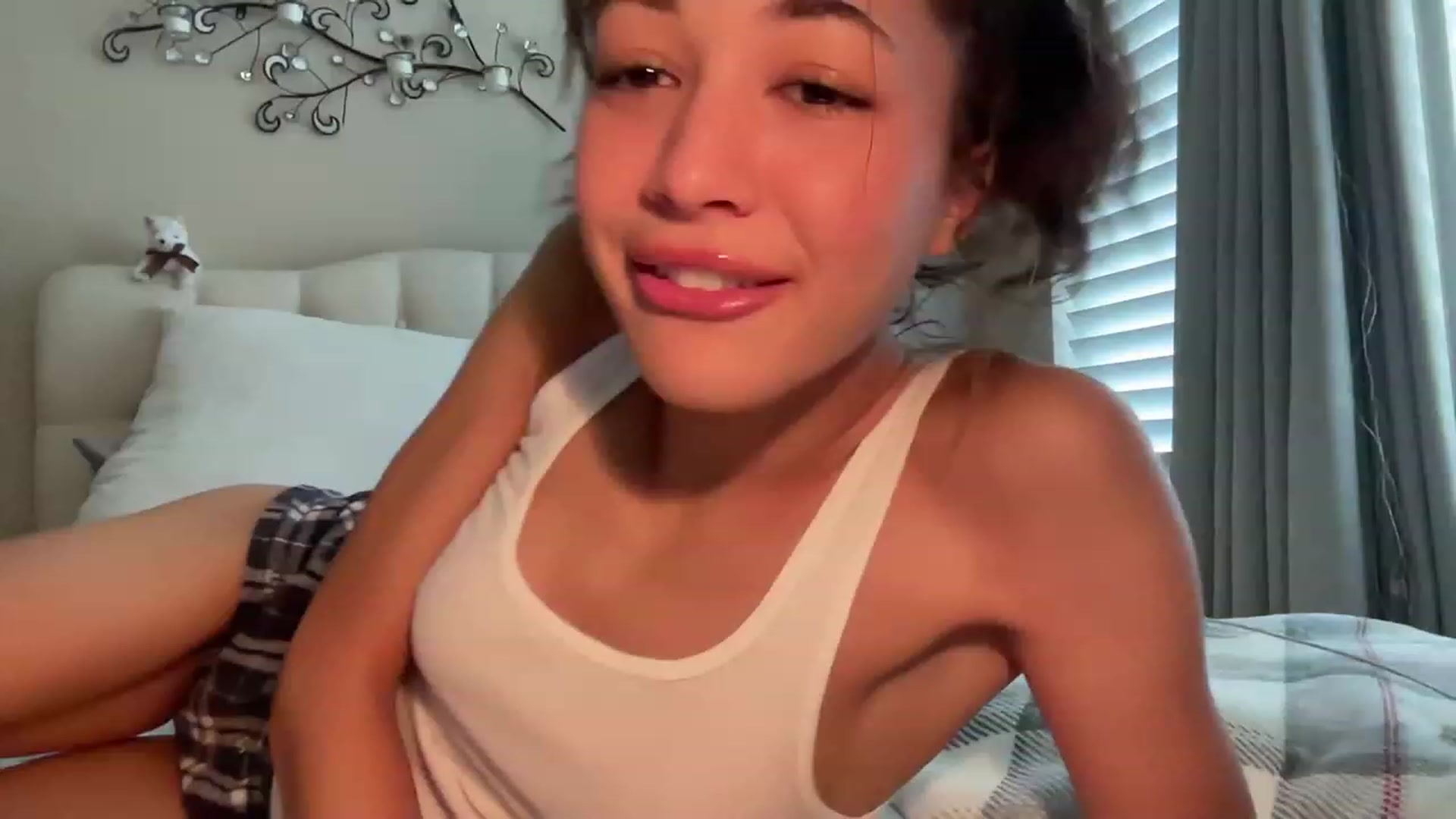 Gallery image thumbnail from Rosiexluv22's myfreecams stream on, 07/24/2023, 17:23 image 2 of 20