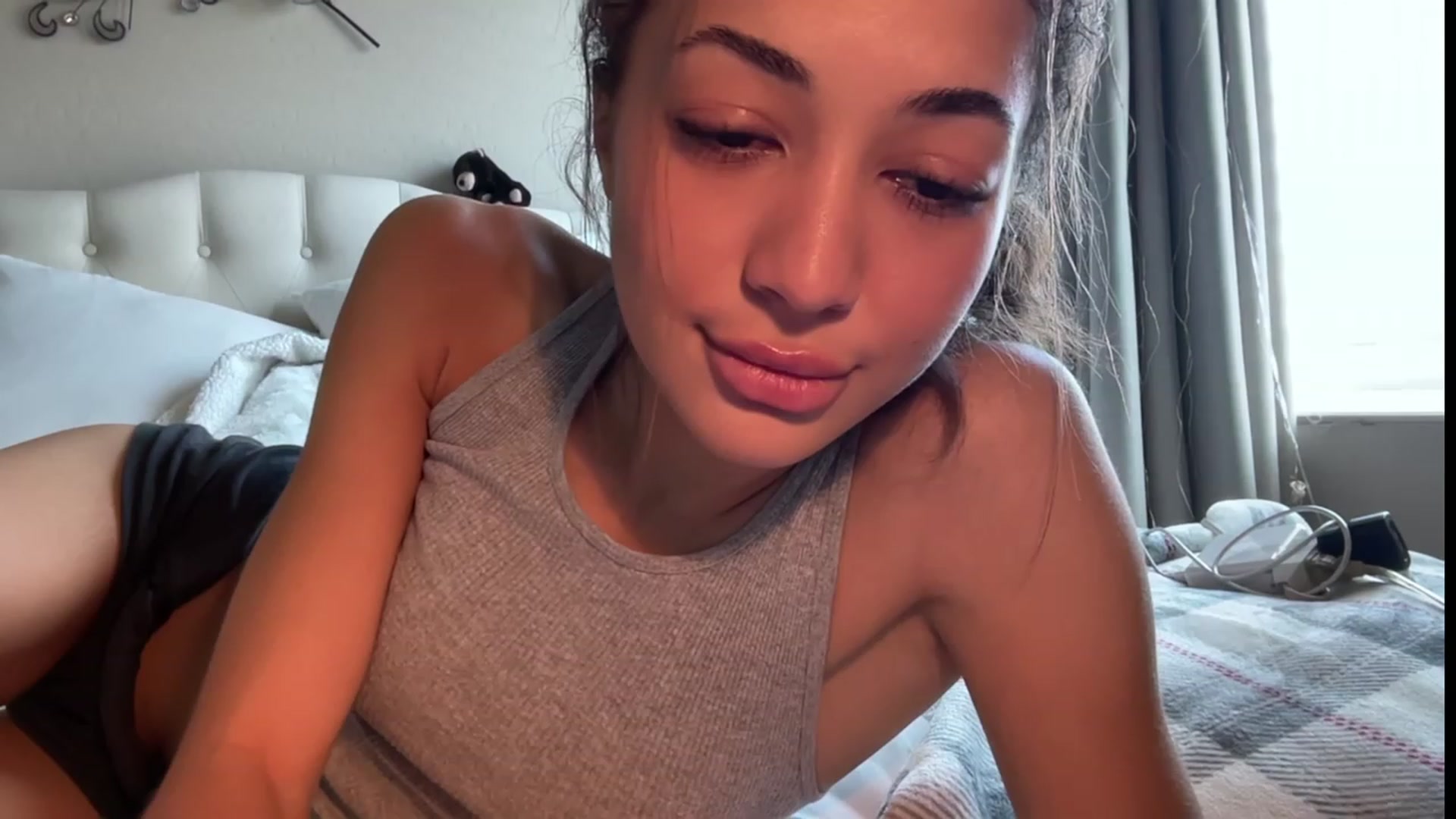 Gallery image thumbnail from Rosiexluv22's myfreecams stream on, 07/25/2023, 20:28 image 4 of 20