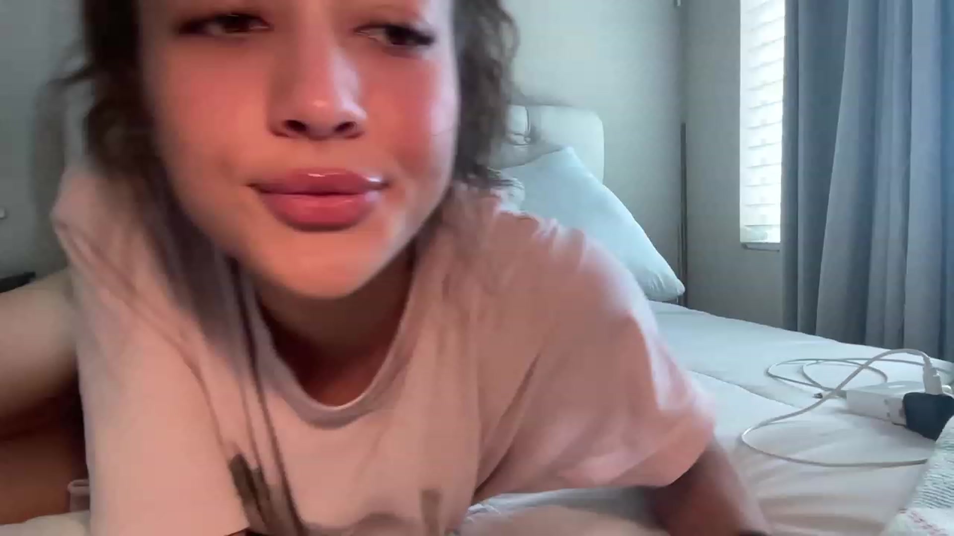 Gallery image thumbnail from Rosiexluv22's myfreecams stream on, 07/27/2023, 21:24 image 7 of 20