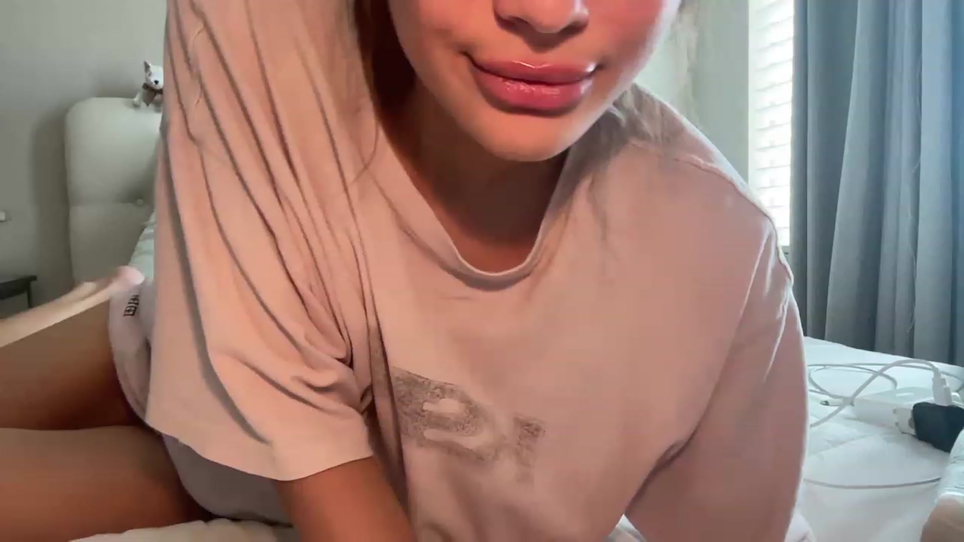 Gallery image thumbnail from Rosiexluv22's myfreecams stream on, 07/27/2023, 21:24 image 19 of 20