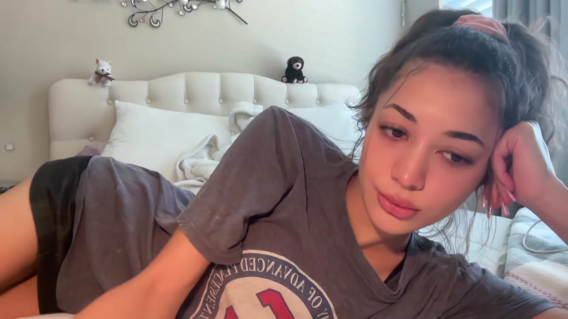 Gallery image thumbnail from Rosiexluv22's myfreecams stream on, 07/28/2023, 18:31 image 20 of 20
