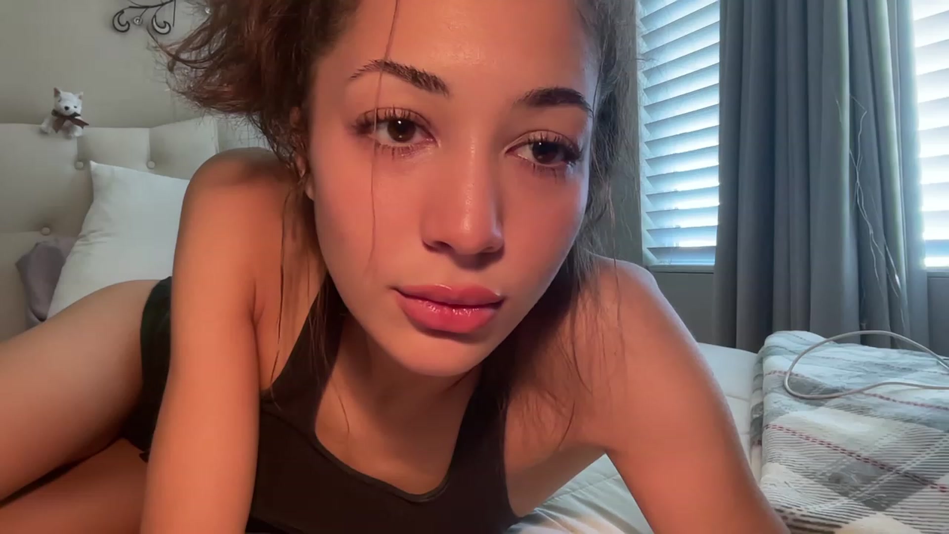 Gallery image thumbnail from Rosiexluv22's myfreecams stream on, 07/28/2023, 18:31 image 11 of 20