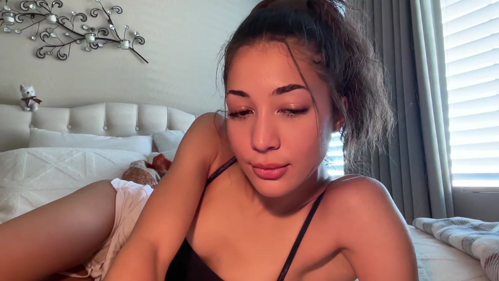 Gallery image thumbnail from Rosiexluv22's myfreecams stream on, 09/25/2023, 18:33 image 2 of 20