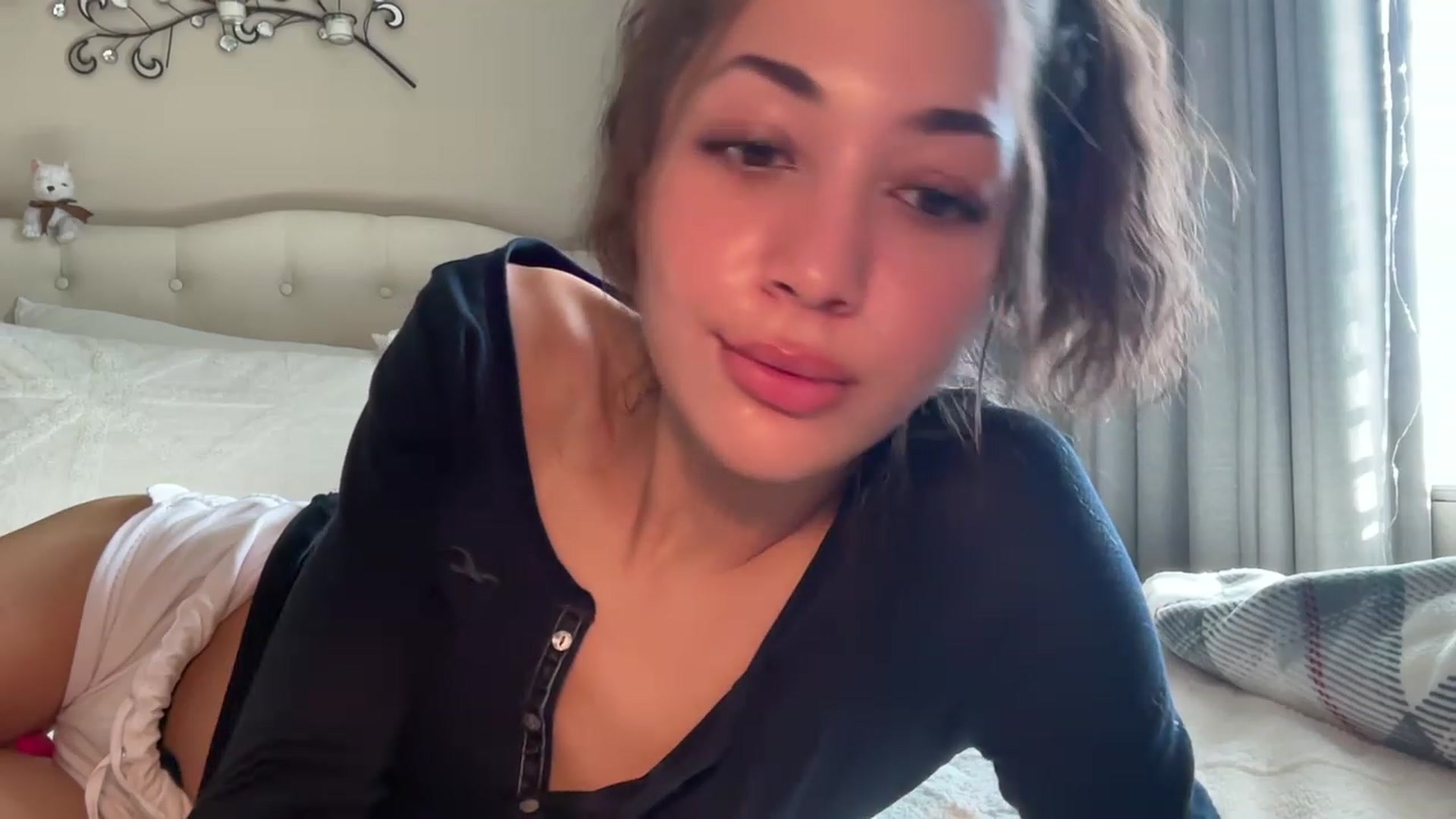 Gallery image thumbnail from Rosiexluv22's myfreecams stream on, 10/01/2023, 23:57 image 2 of 20