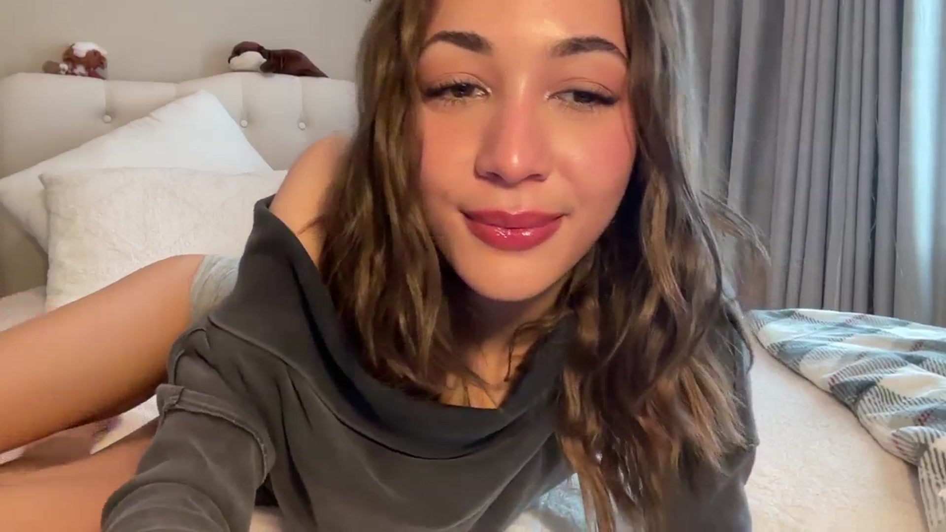 Gallery image thumbnail from Rosiexluv22's myfreecams stream on, 01/18/2024, 23:08 image 8 of 20