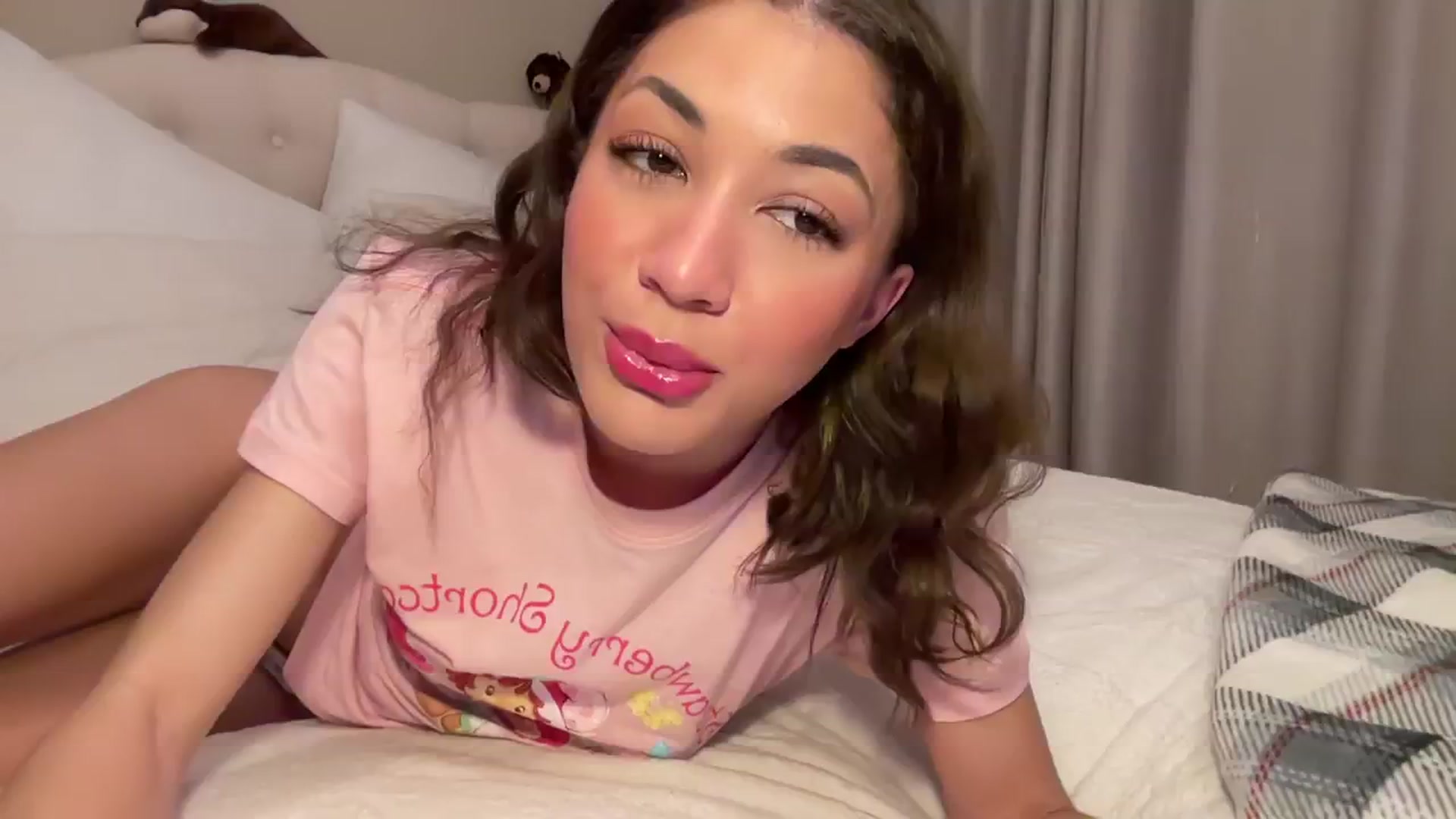 Gallery image thumbnail from Rosiexluv22's myfreecams stream on, 02/08/2024, 08:52 image 2 of 20