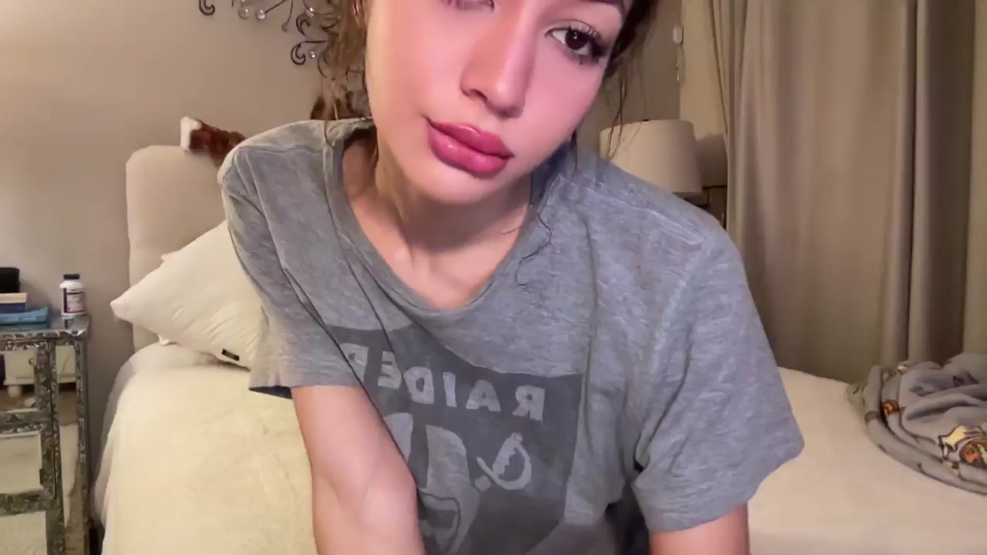 Gallery image thumbnail from Rosiexluv22's myfreecams stream on, 12/07/2024, 03:44 image 9 of 20