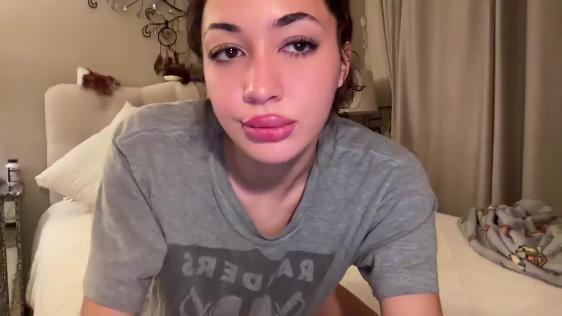 Gallery image thumbnail from Rosiexluv22's myfreecams stream on, 12/07/2024, 06:49 image 10 of 20