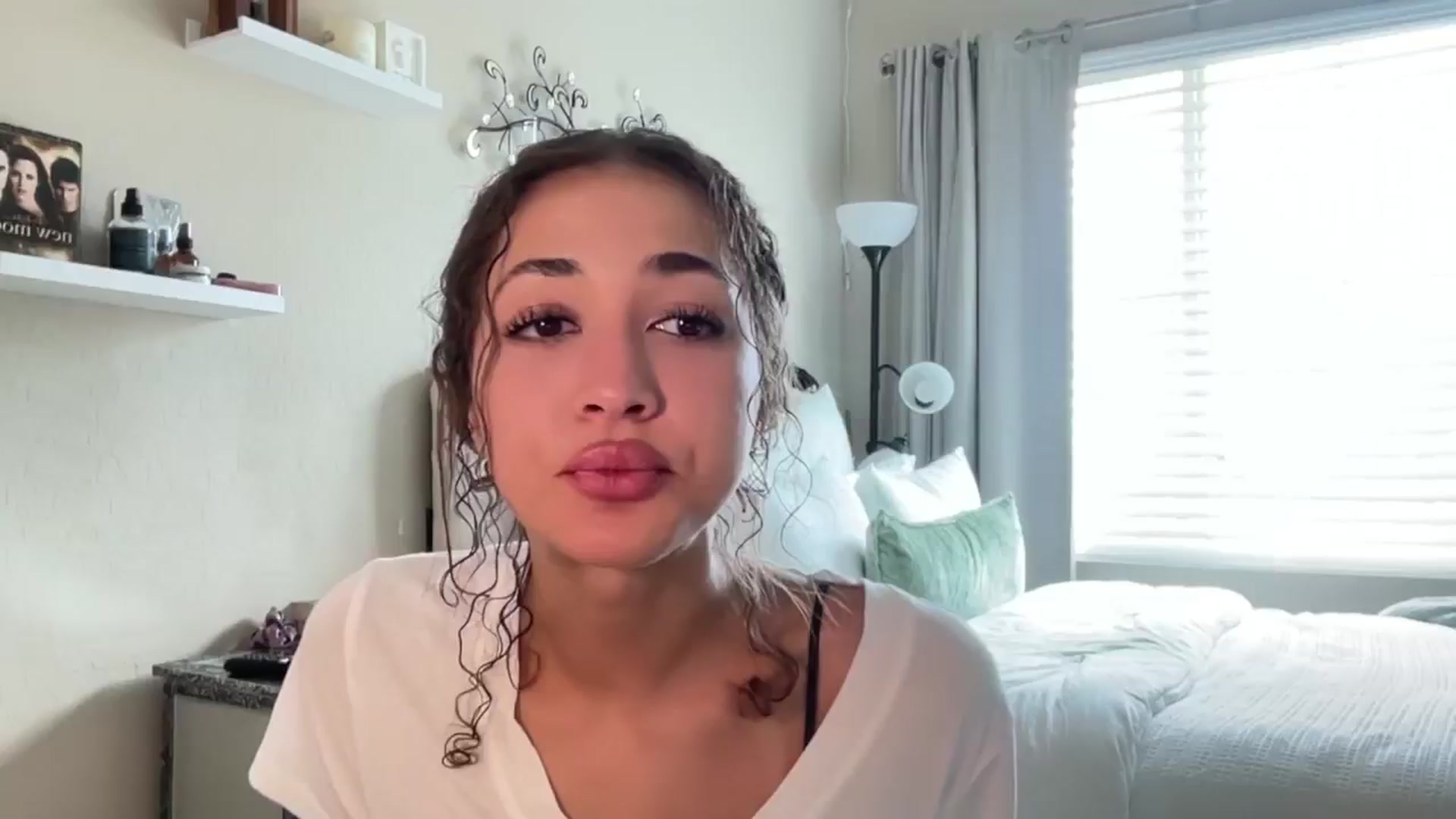 Gallery image thumbnail from Rosiexluv22's myfreecams stream on, 07/25/2025, 21:10 image 7 of 20