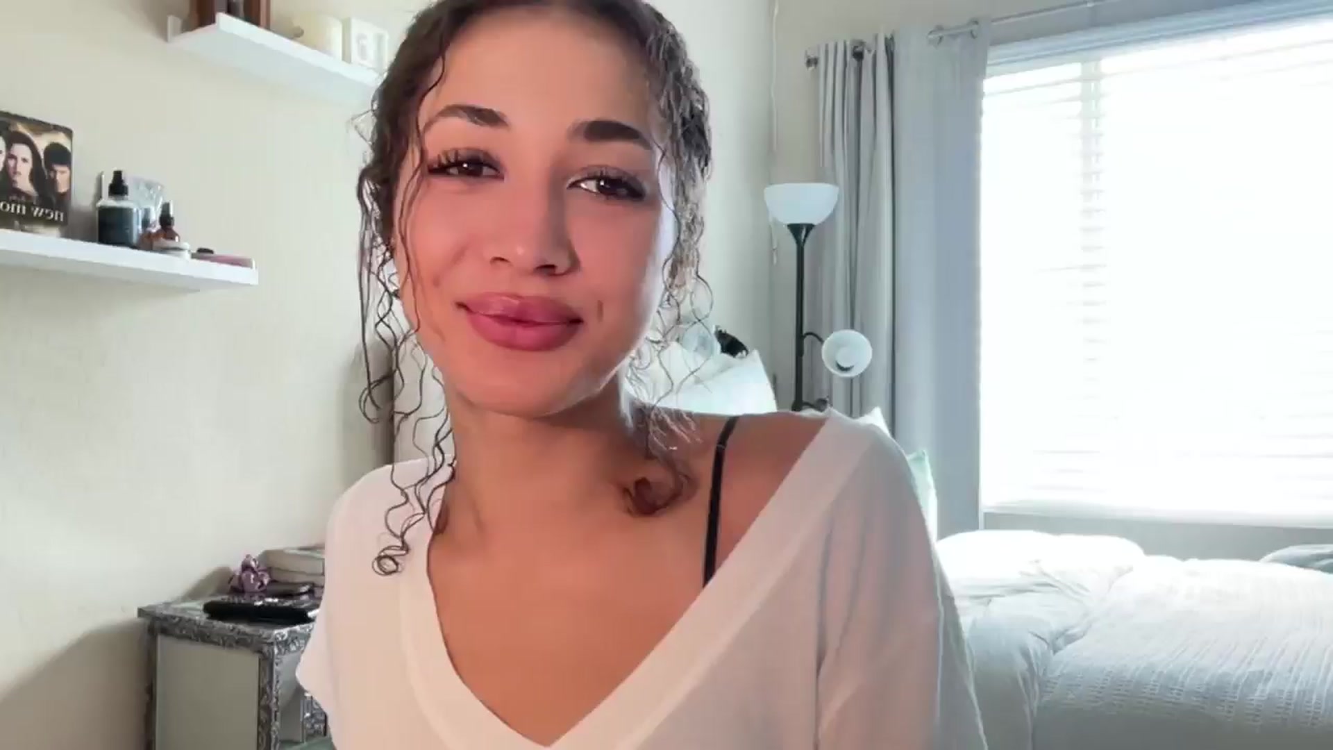 Gallery image thumbnail from Rosiexluv22's myfreecams stream on, 07/25/2025, 21:10 image 14 of 20