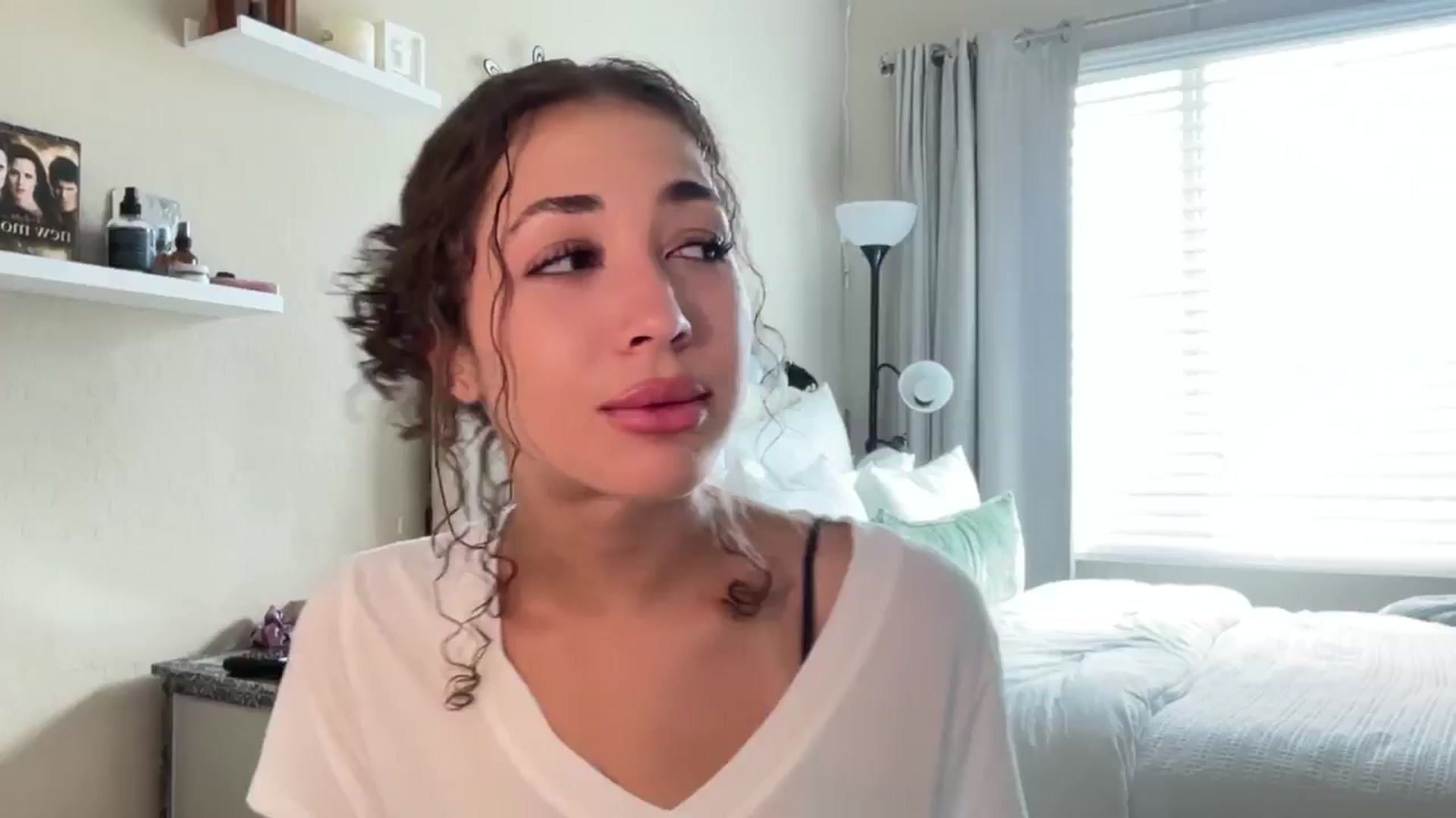 Gallery image thumbnail from Rosiexluv22's myfreecams stream on, 07/25/2025, 21:10 image 8 of 20