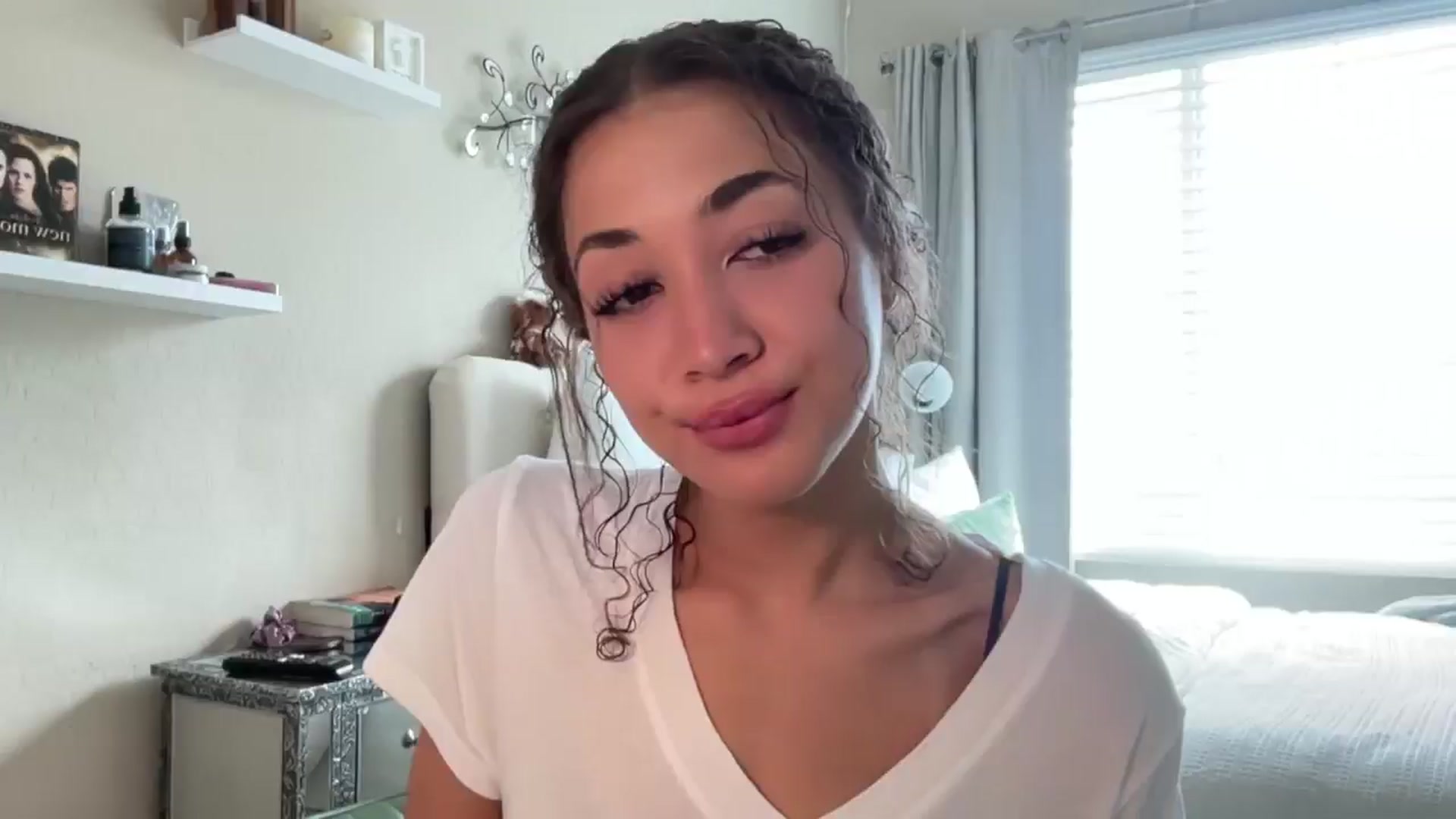 Gallery image thumbnail from Rosiexluv22's myfreecams stream on, 07/25/2025, 21:10 image 13 of 20
