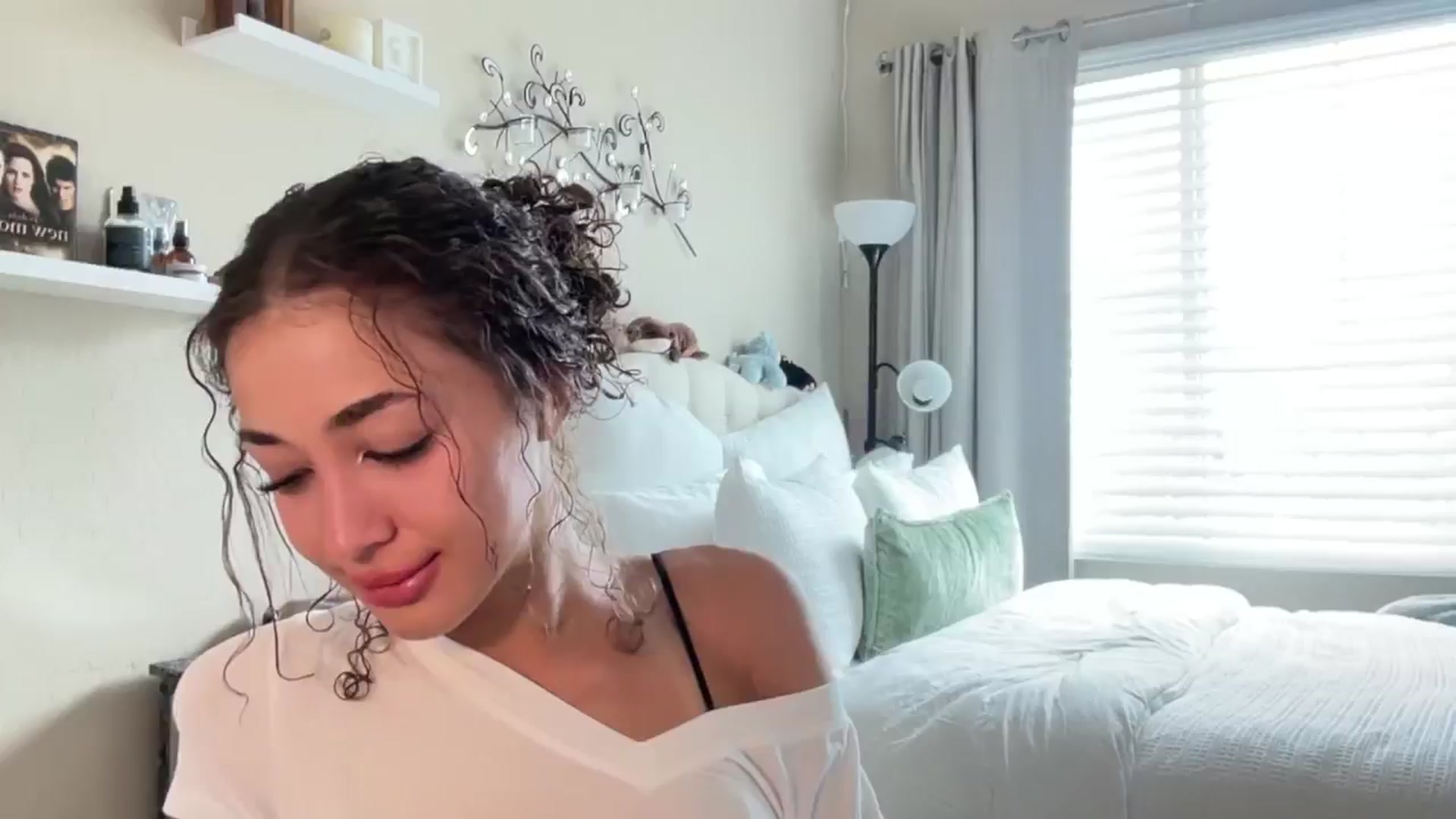 Gallery image thumbnail from Rosiexluv22's myfreecams stream on, 07/25/2025, 21:10 image 3 of 20