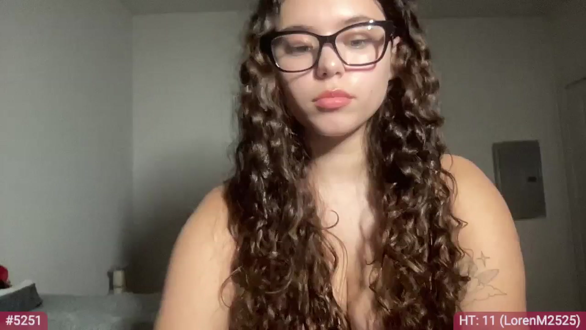 Gallery image thumbnail from Rosiii's myfreecams stream on, 10/24/2024, 08:53 image 12 of 20