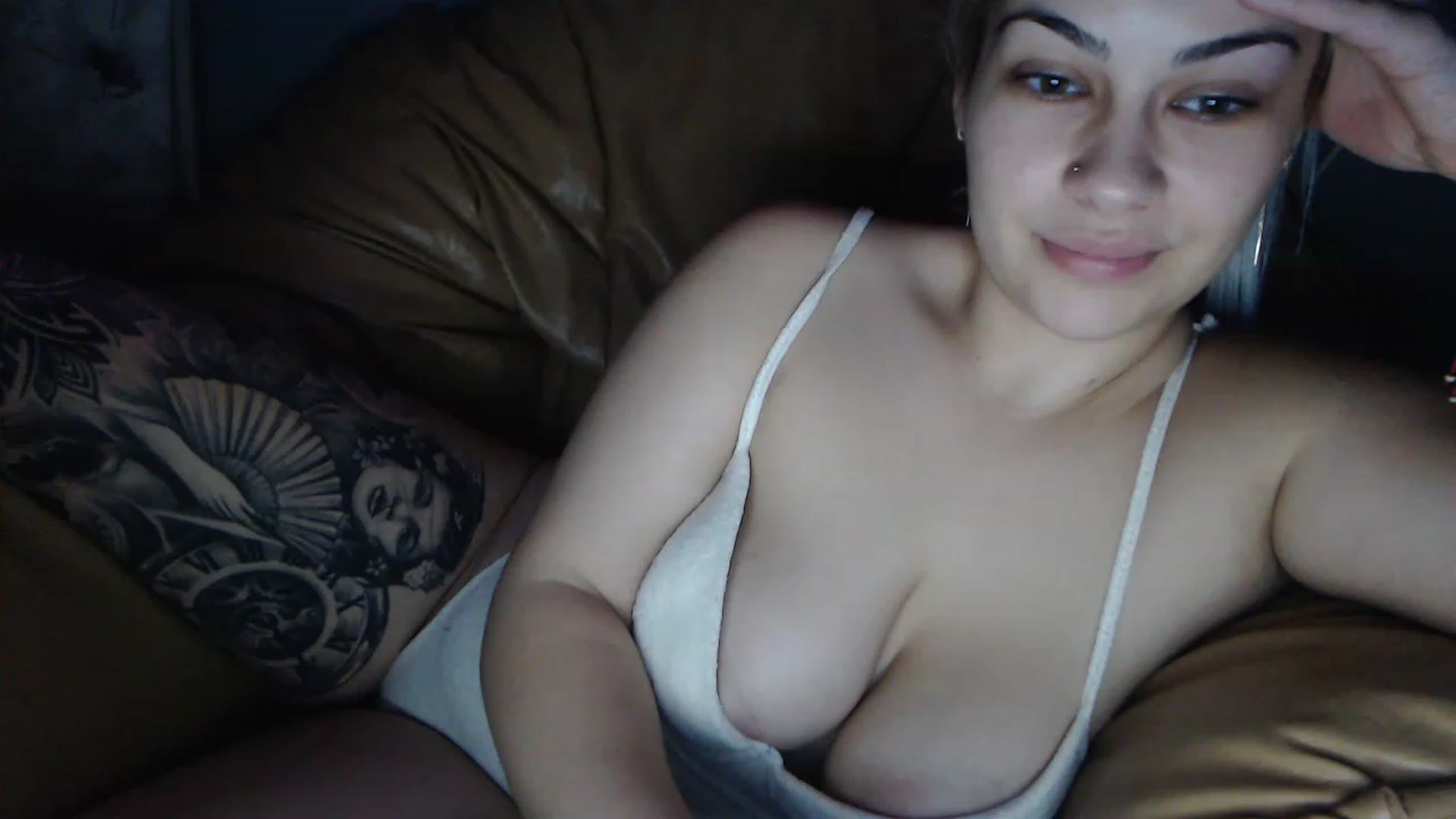 Gallery image thumbnail from RosseIv's myfreecams stream on, 12/21/2022, 21:38 image 20 of 20
