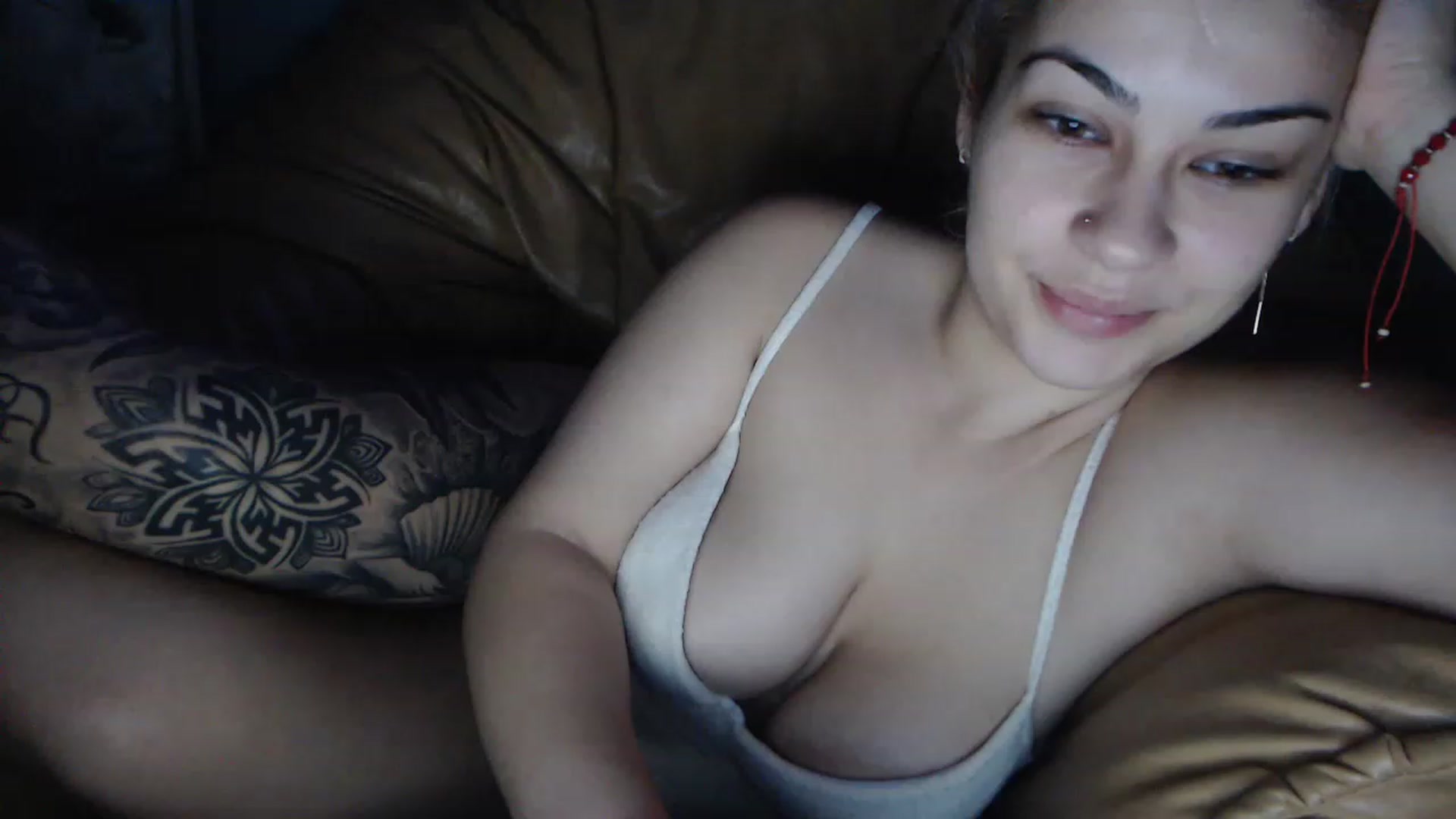 Gallery image thumbnail from RosseIv's myfreecams stream on, 12/21/2022, 21:38 image 3 of 20