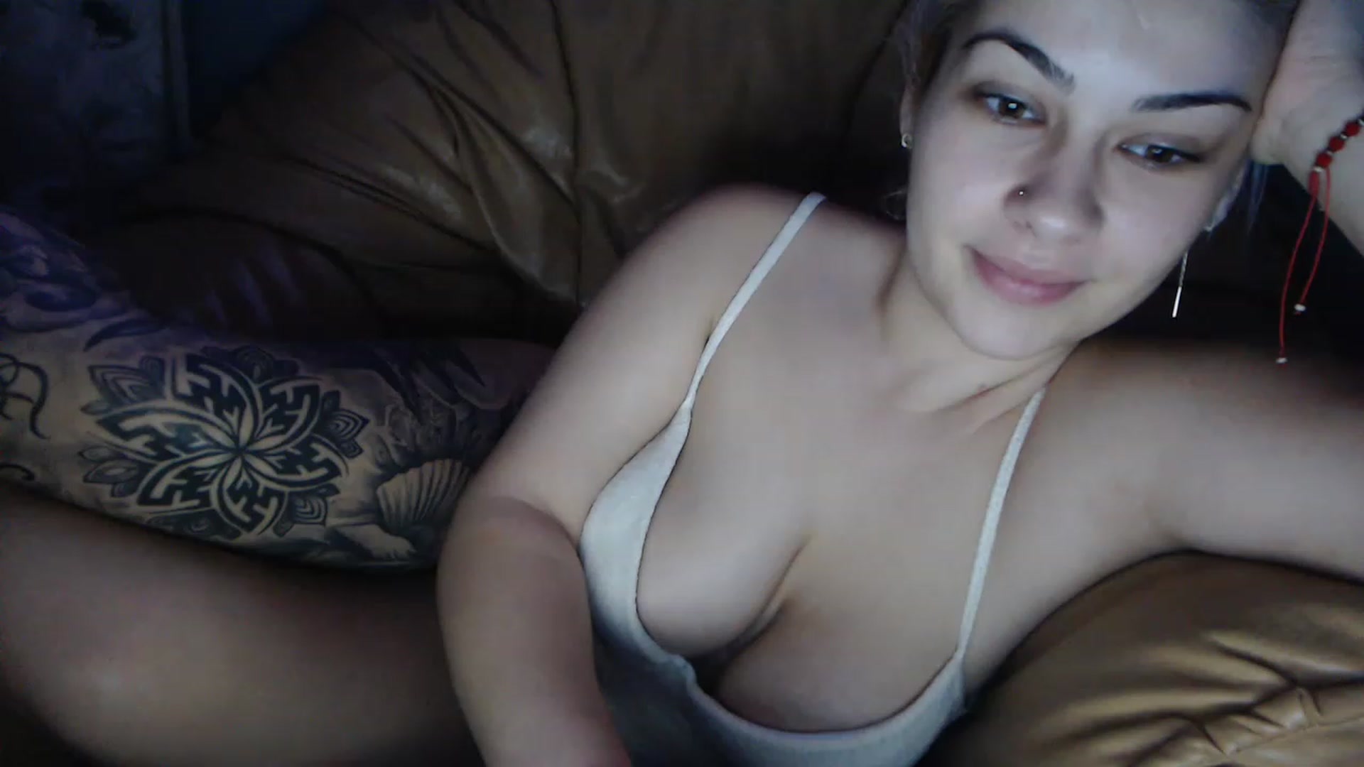 Gallery image thumbnail from RosseIv's myfreecams stream on, 12/21/2022, 21:38 image 4 of 20