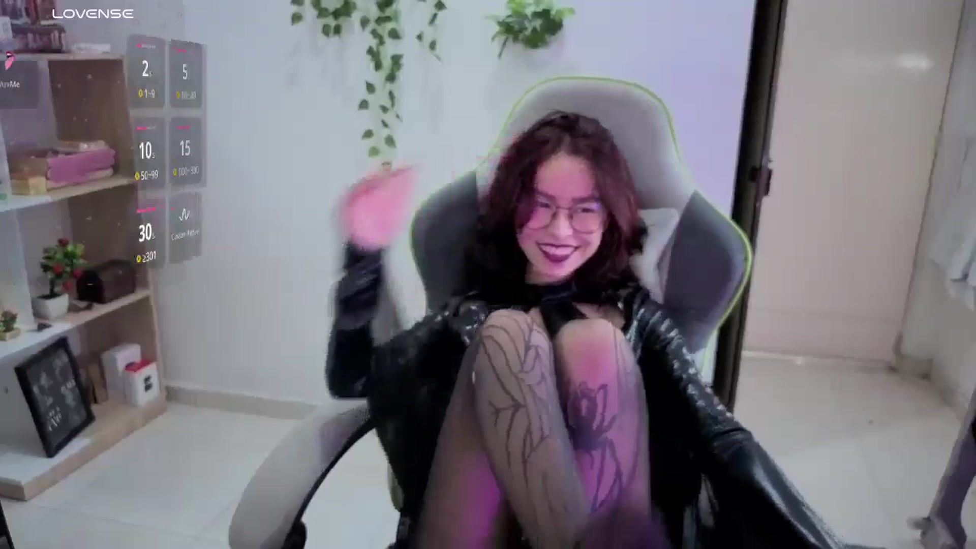 Gallery image thumbnail from Rosse_98_'s myfreecams stream on, 06/15/2025, 14:37 image 11 of 20