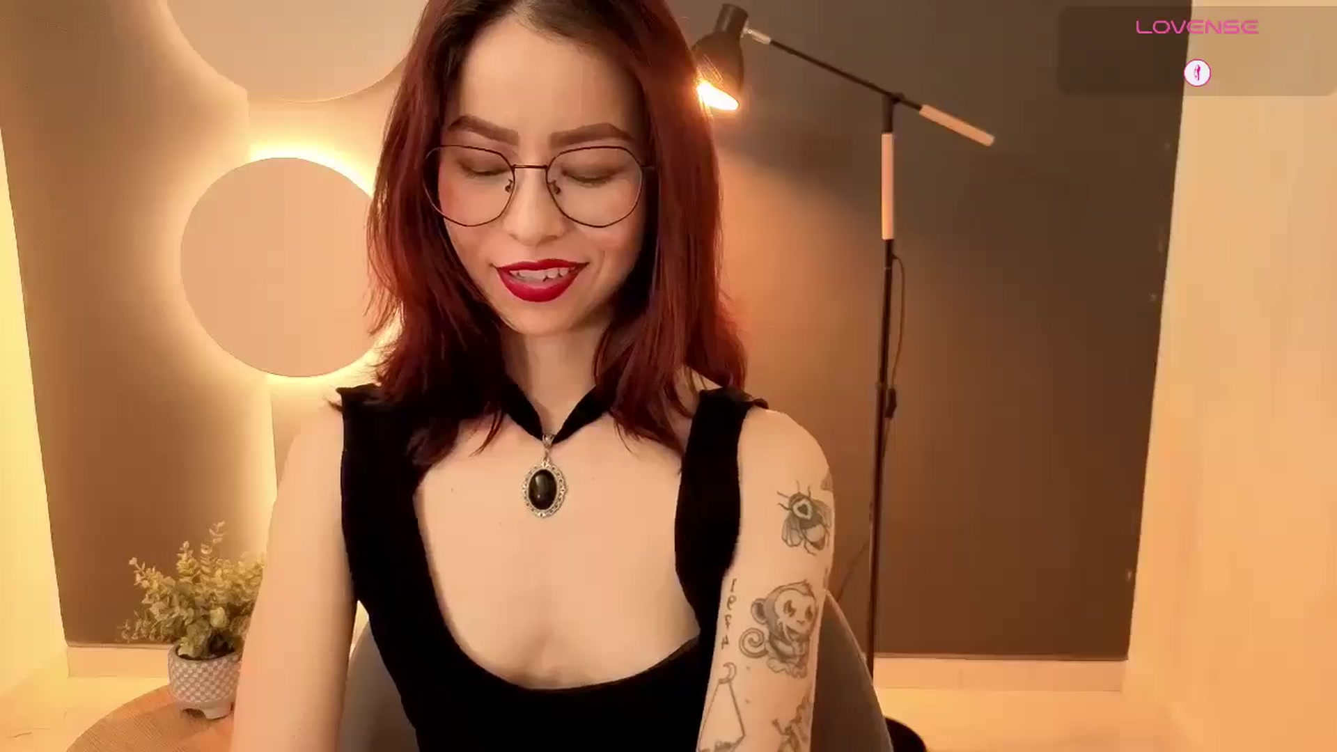 Gallery image thumbnail from Rosse_98_'s myfreecams stream on, 10/21/2025, 18:13 image 18 of 20