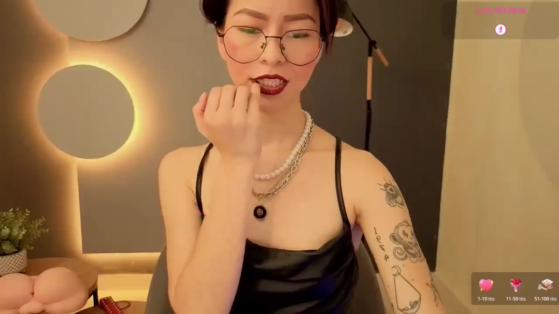 Gallery image thumbnail from Rosse_98_'s myfreecams stream on, 10/28/2025, 15:18 image 14 of 20