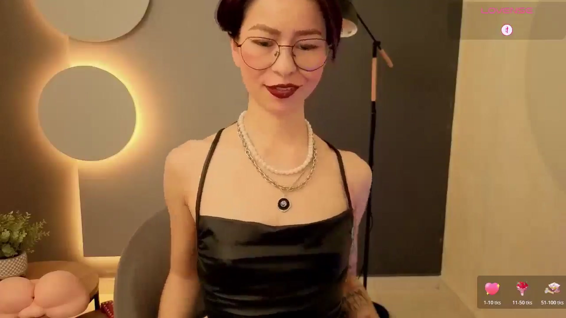Gallery image thumbnail from Rosse_98_'s myfreecams stream on, 10/28/2025, 15:18 image 10 of 20