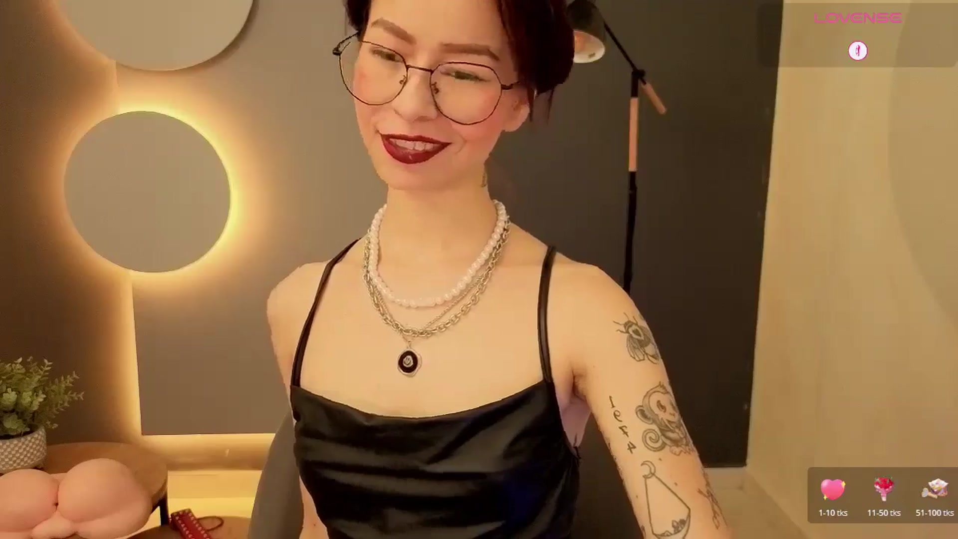 Gallery image thumbnail from Rosse_98_'s myfreecams stream on, 10/28/2025, 15:18 image 11 of 20