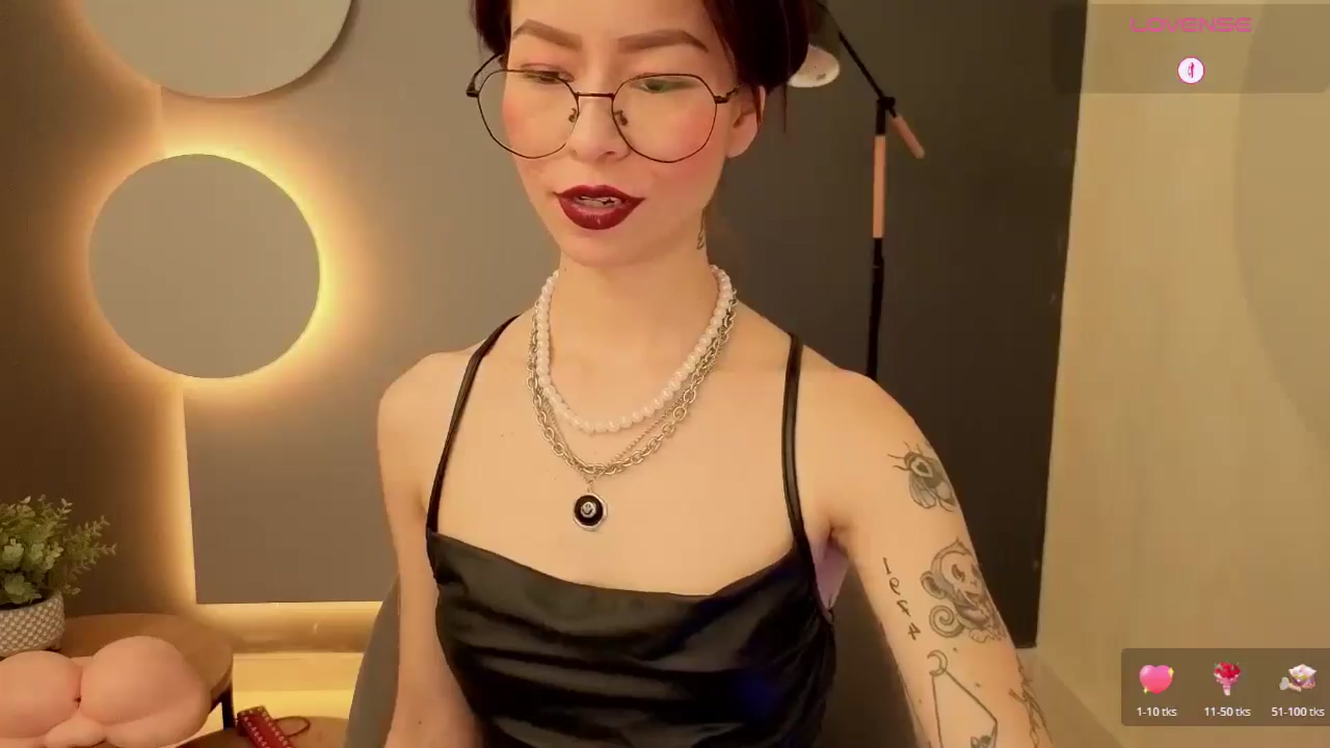 Gallery image thumbnail from Rosse_98_'s myfreecams stream on, 10/28/2025, 15:18 image 15 of 20