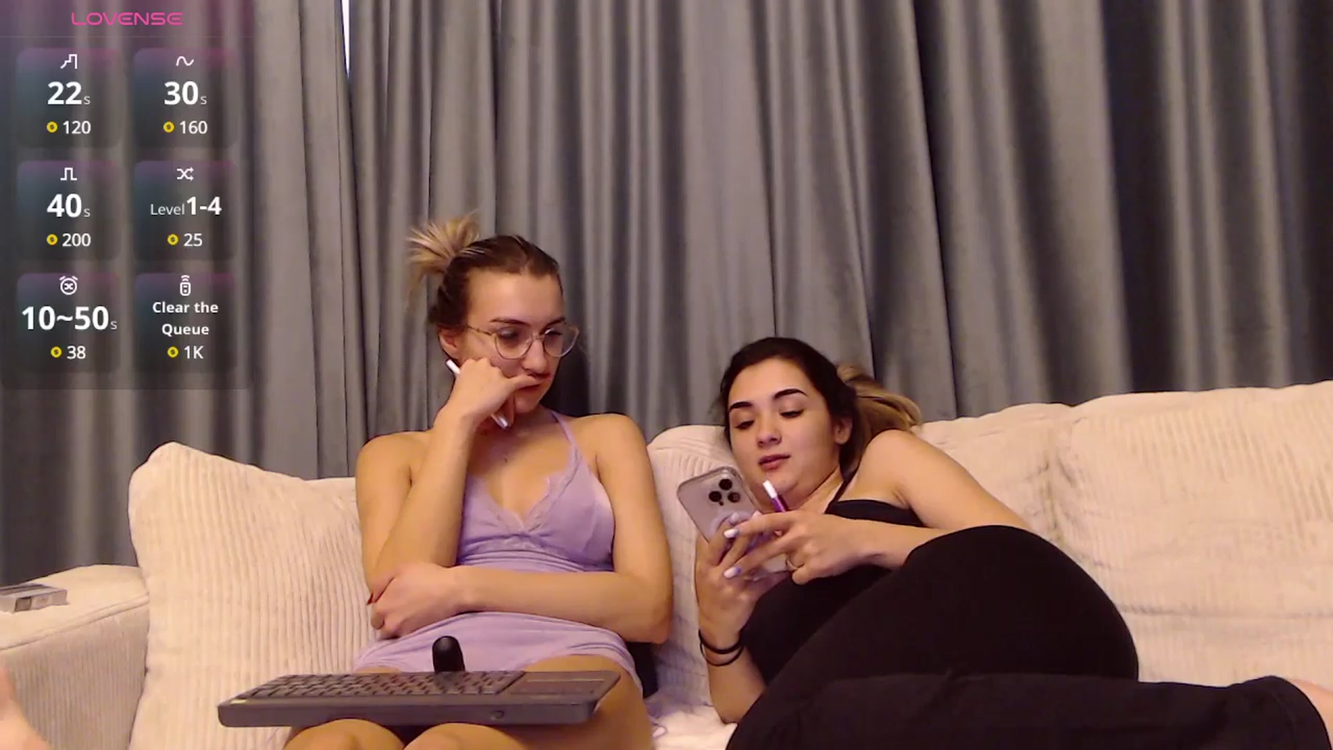 Gallery image thumbnail from RossieAddams's myfreecams stream on, 04/01/2025, 10:22 image 16 of 20