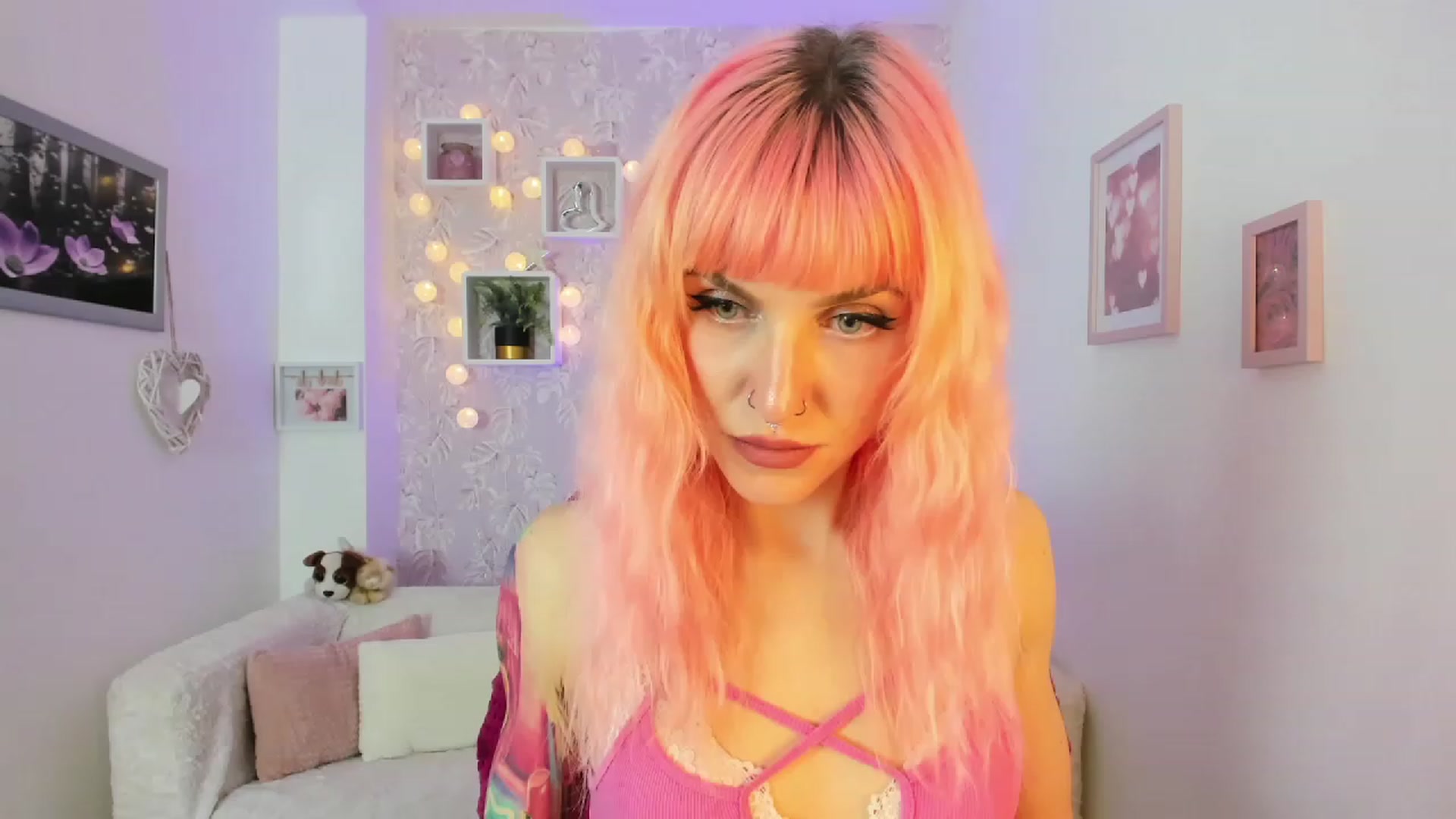 Gallery image thumbnail from Rouge_Girl's myfreecams stream on, 04/18/2023, 19:50 image 14 of 20