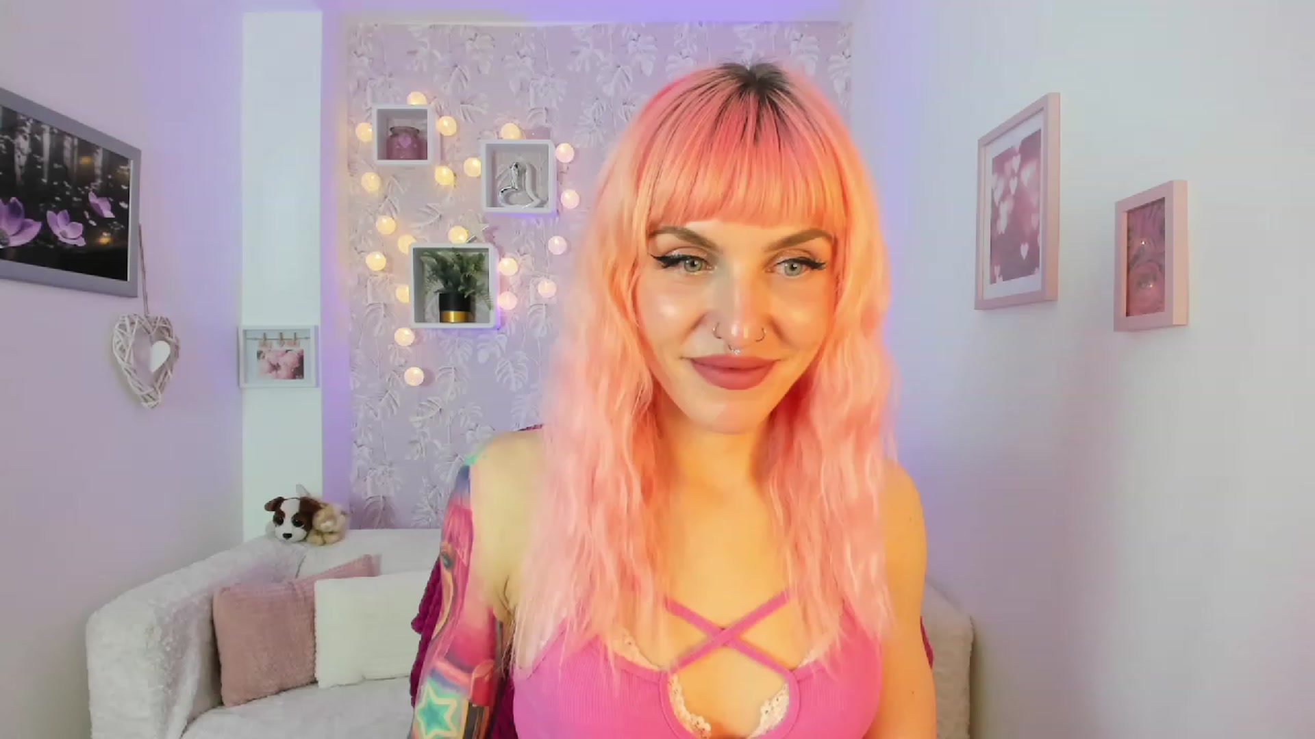 Gallery image thumbnail from Rouge_Girl's myfreecams stream on, 04/18/2023, 19:50 image 8 of 20
